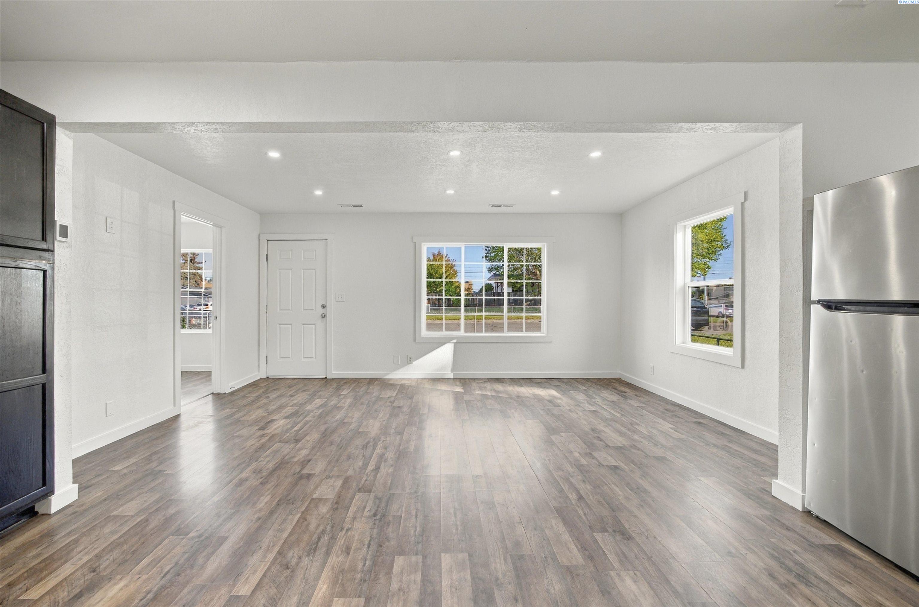 1712 W Irving St, Pasco, WA 99301