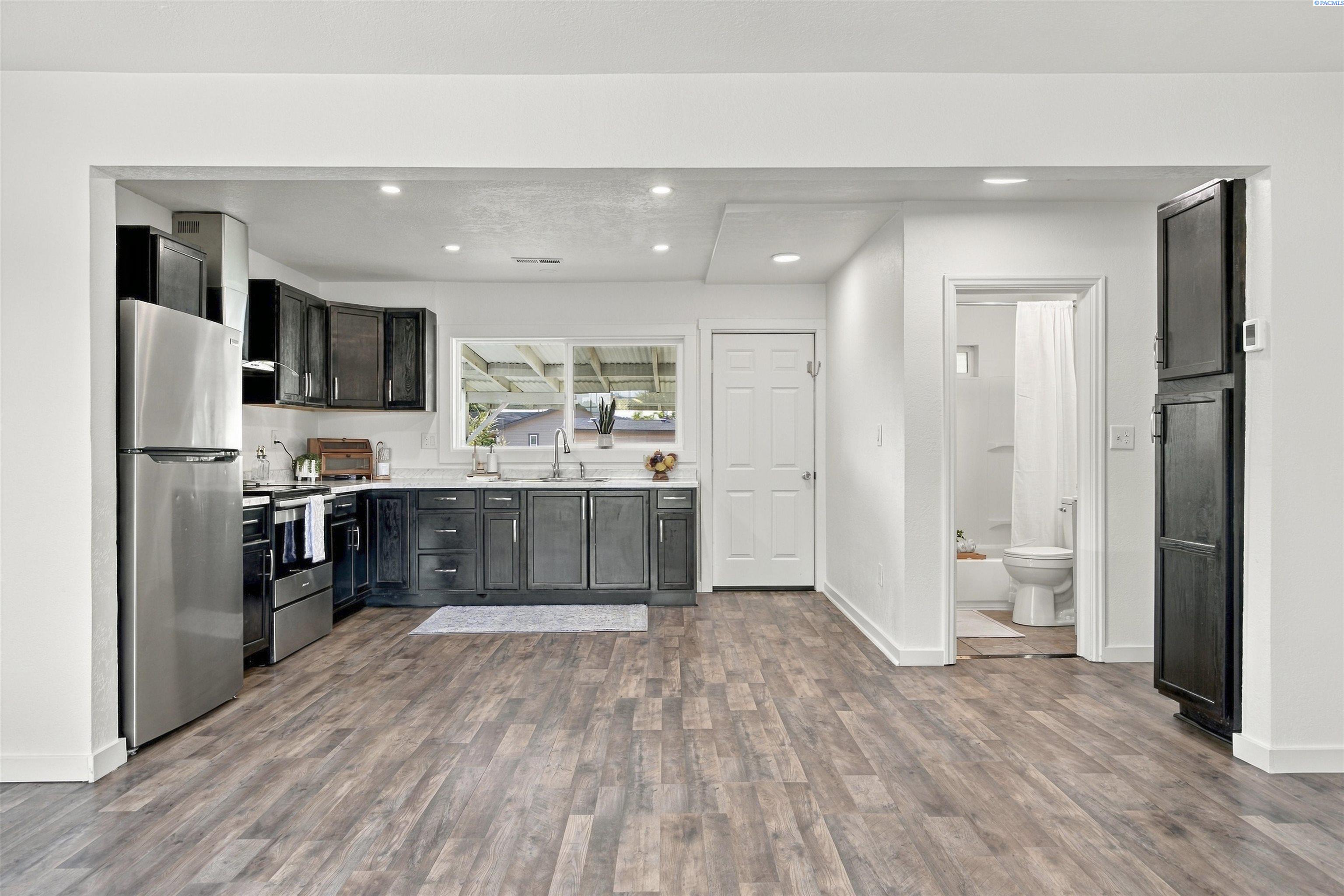 1712 W Irving St, Pasco, WA 99301