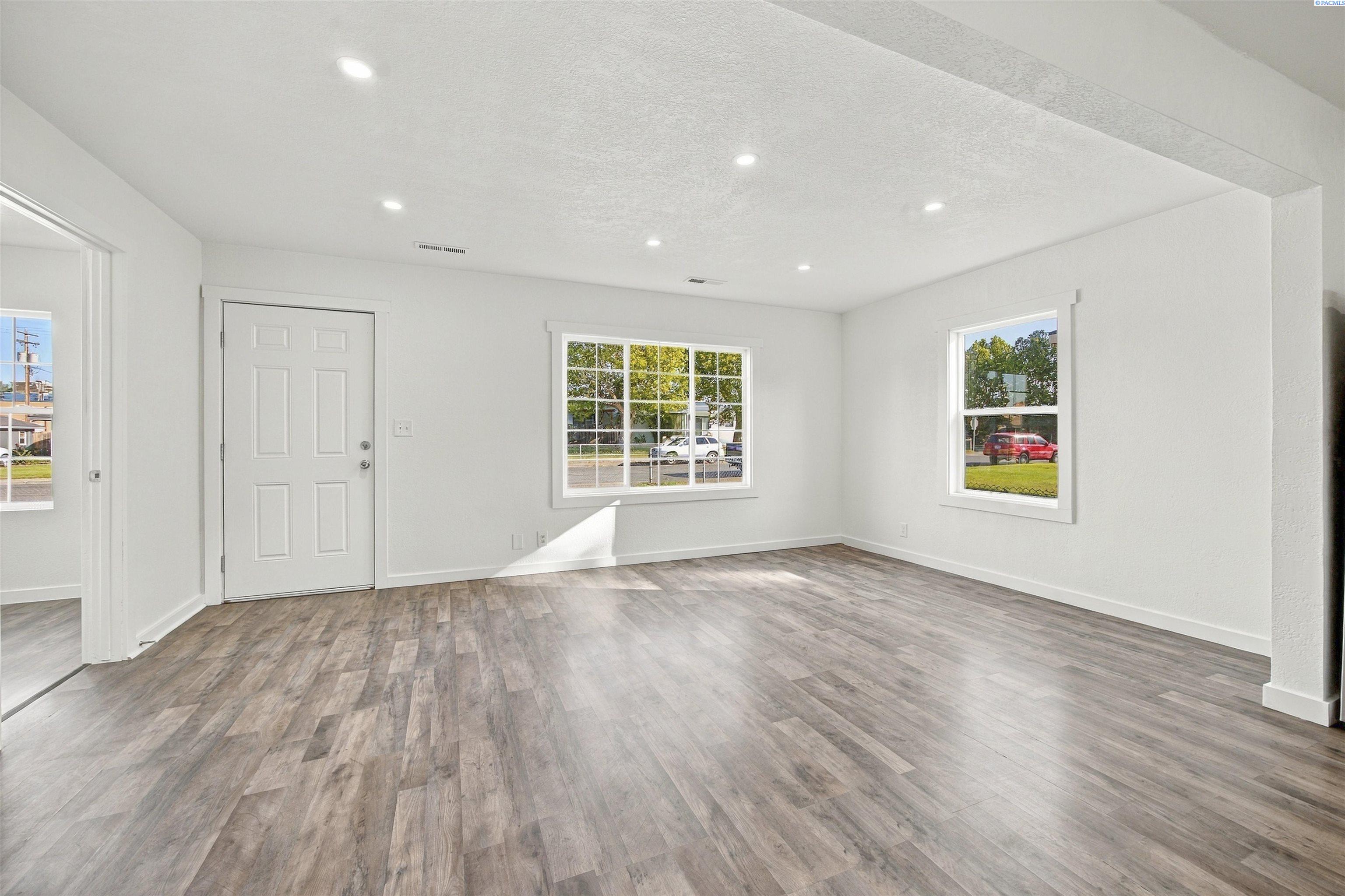 1712 W Irving St, Pasco, WA 99301