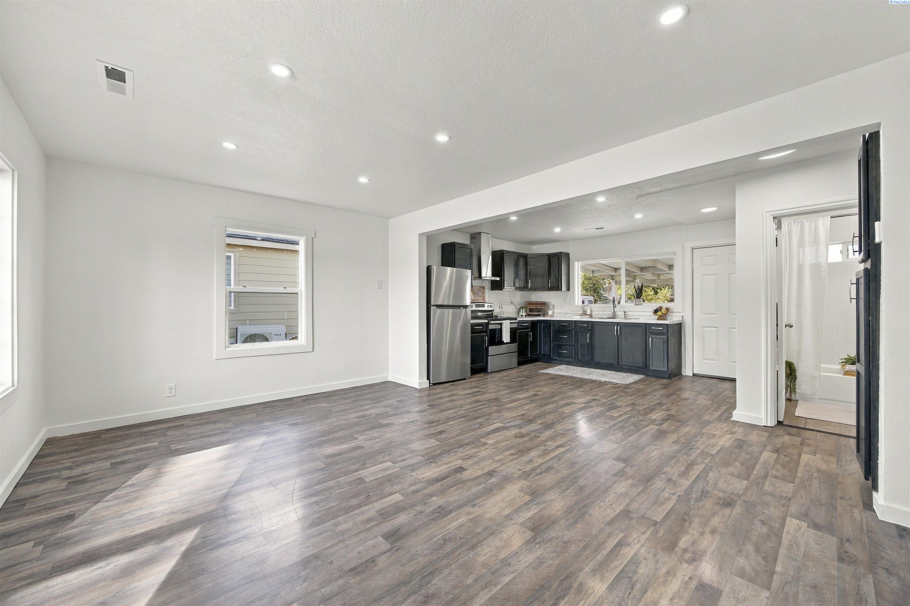 1712 W Irving St, Pasco, WA 99301