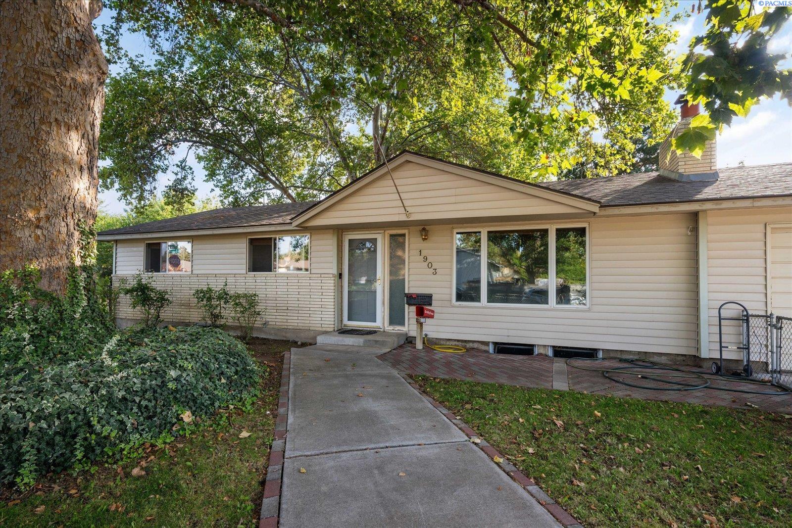 1903 S Dayton Pl, Kennewick, WA 99337