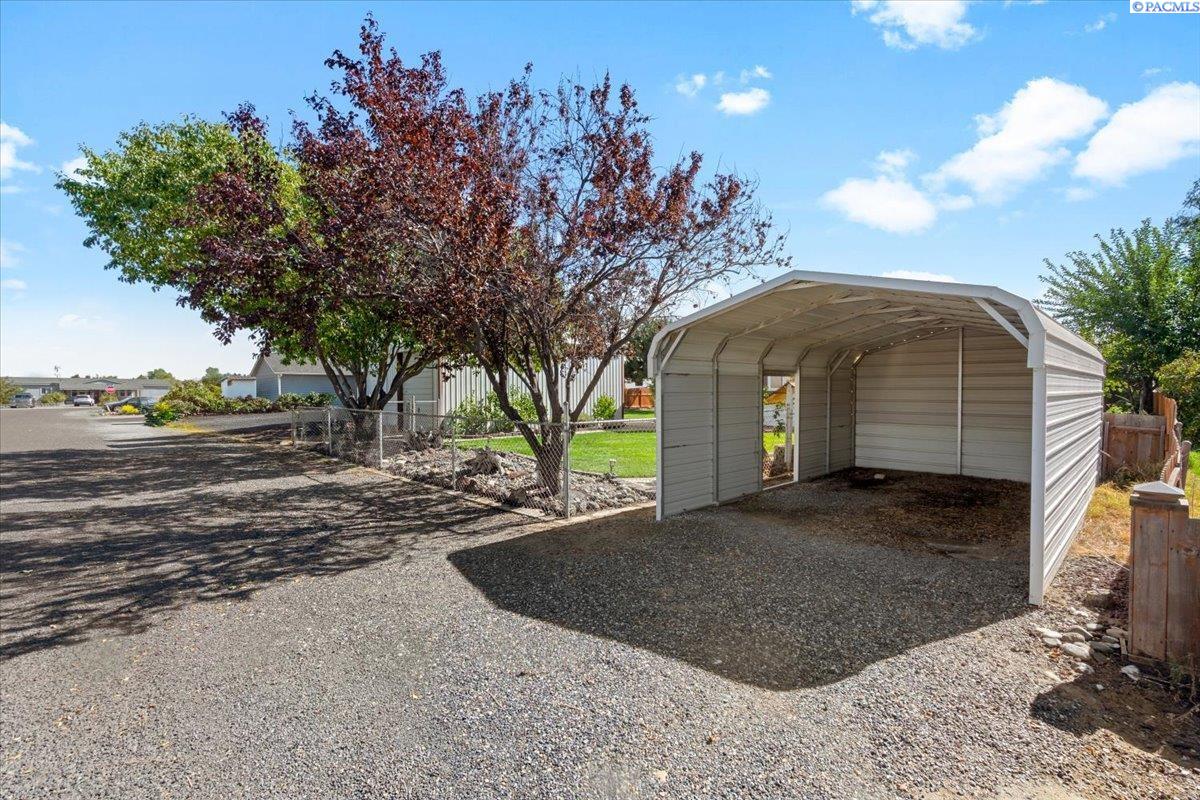 47 Robin Rd, Burbank, WA 99323