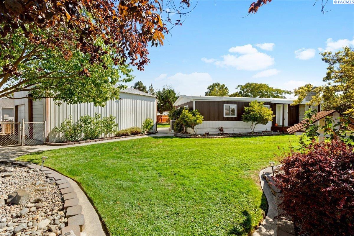 47 Robin Rd, Burbank, WA 99323