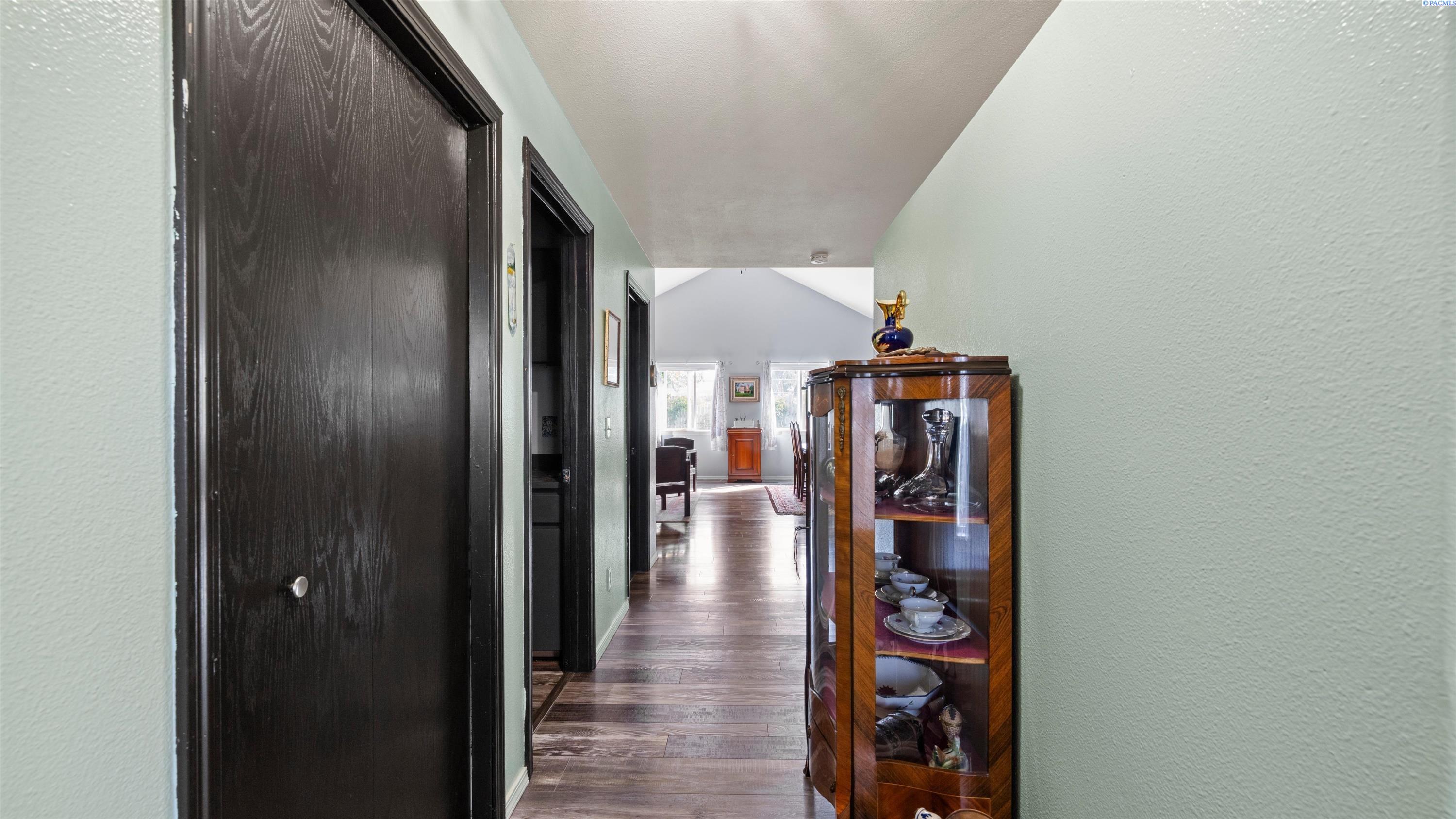 4613 W Grand Ronde Ave, Kennewick, WA 99336
