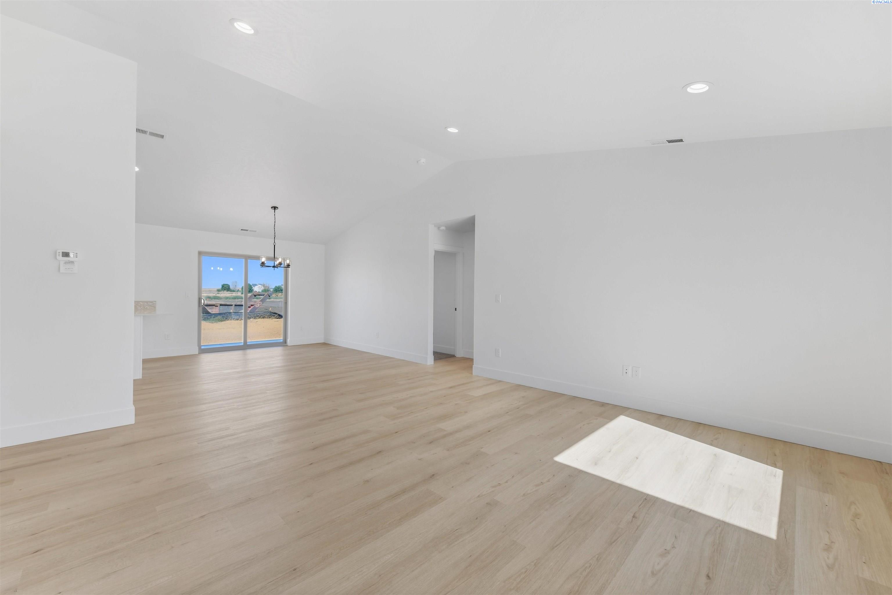 4138 Road 104, Pasco, WA 99301