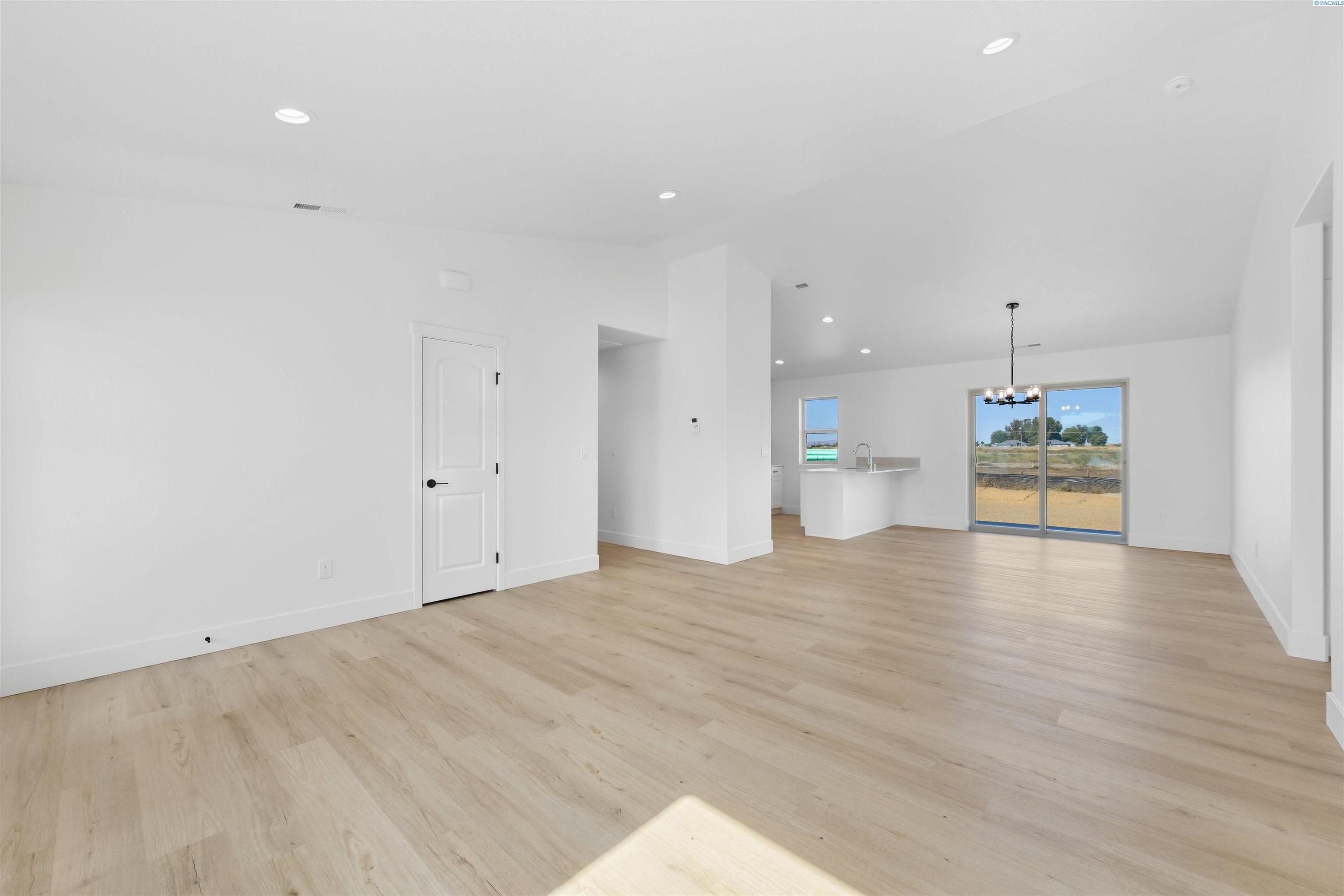 4138 Road 104, Pasco, WA 99301