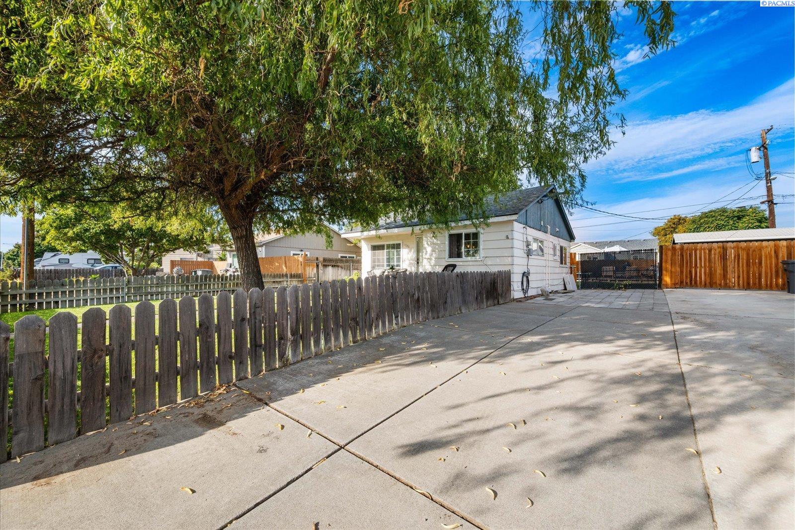 1325 Sanford Ave, Richland, WA 99354