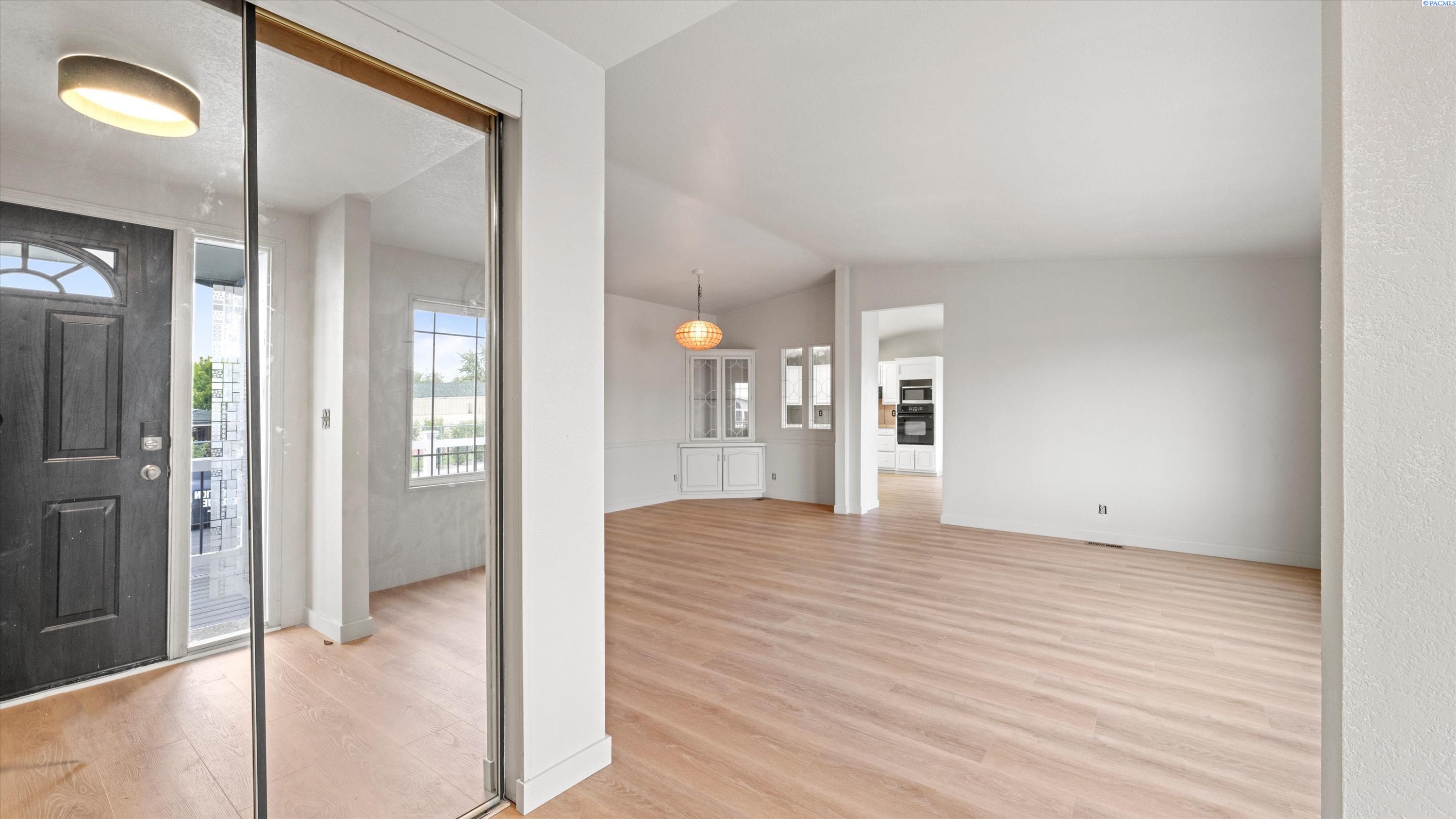 1634 S Dennis Pl, Kennewick, WA 99337