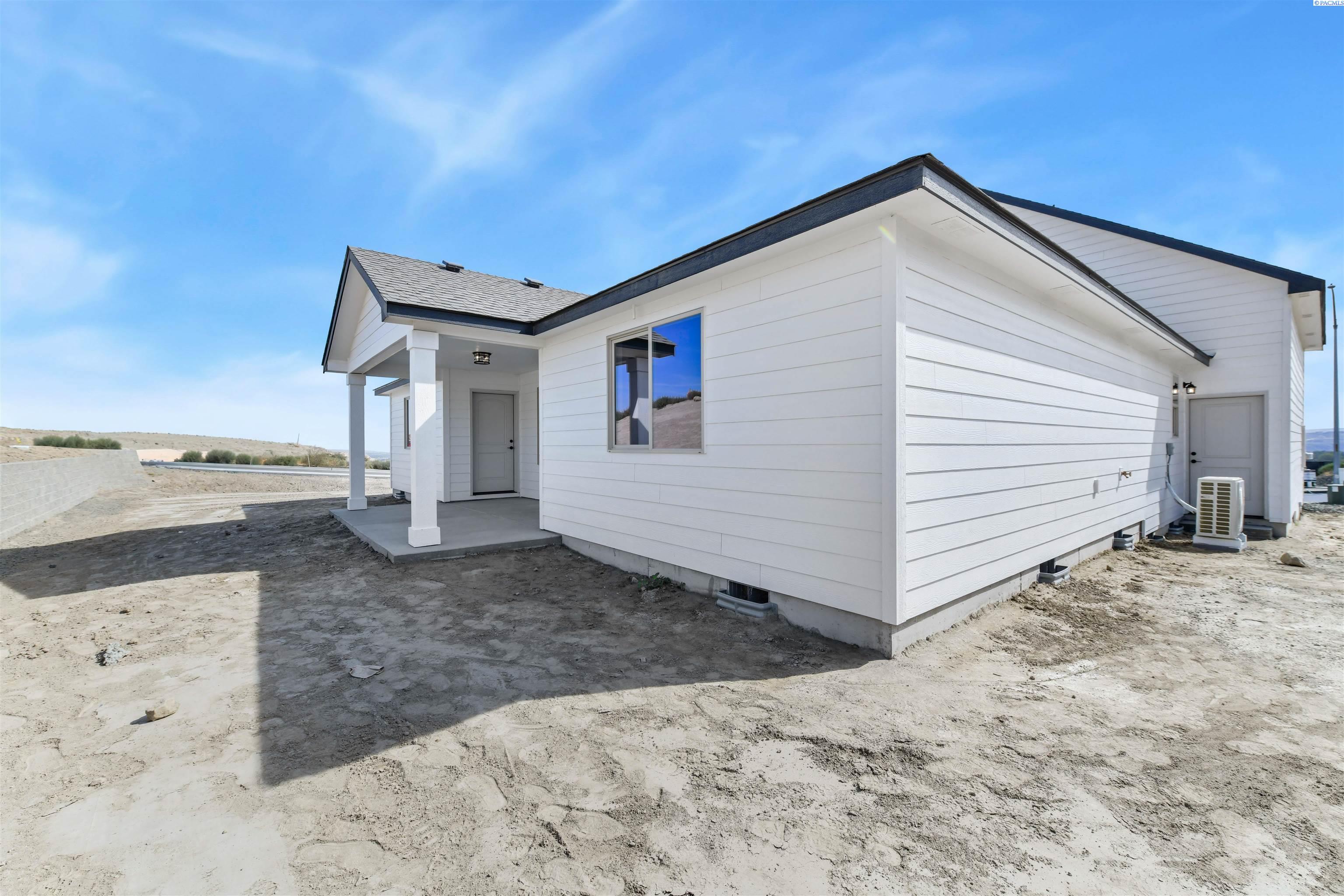 704 Honeylicious St, Richland, WA 99352