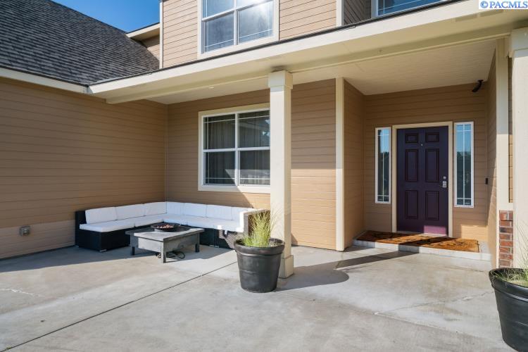 5400 Kenra Loop, West Richland, WA 99353