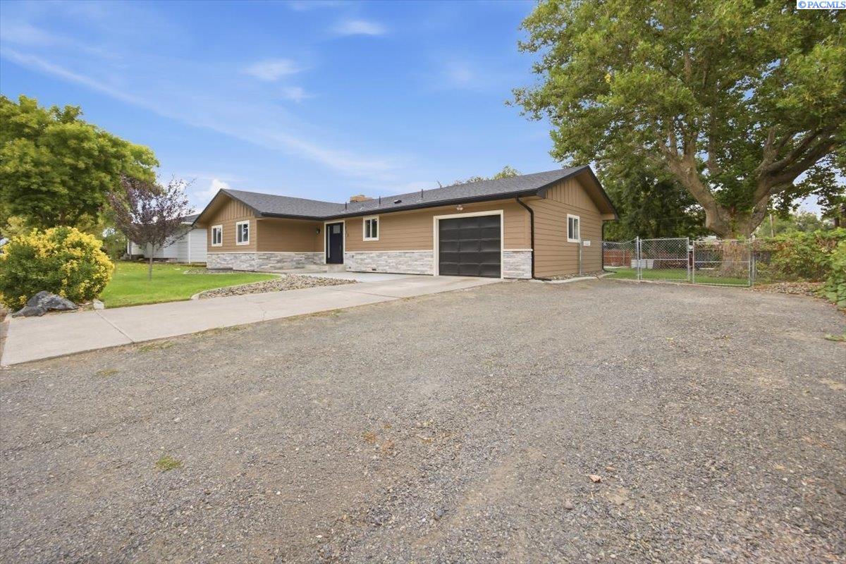 313 N Road 35, Pasco, WA 99301