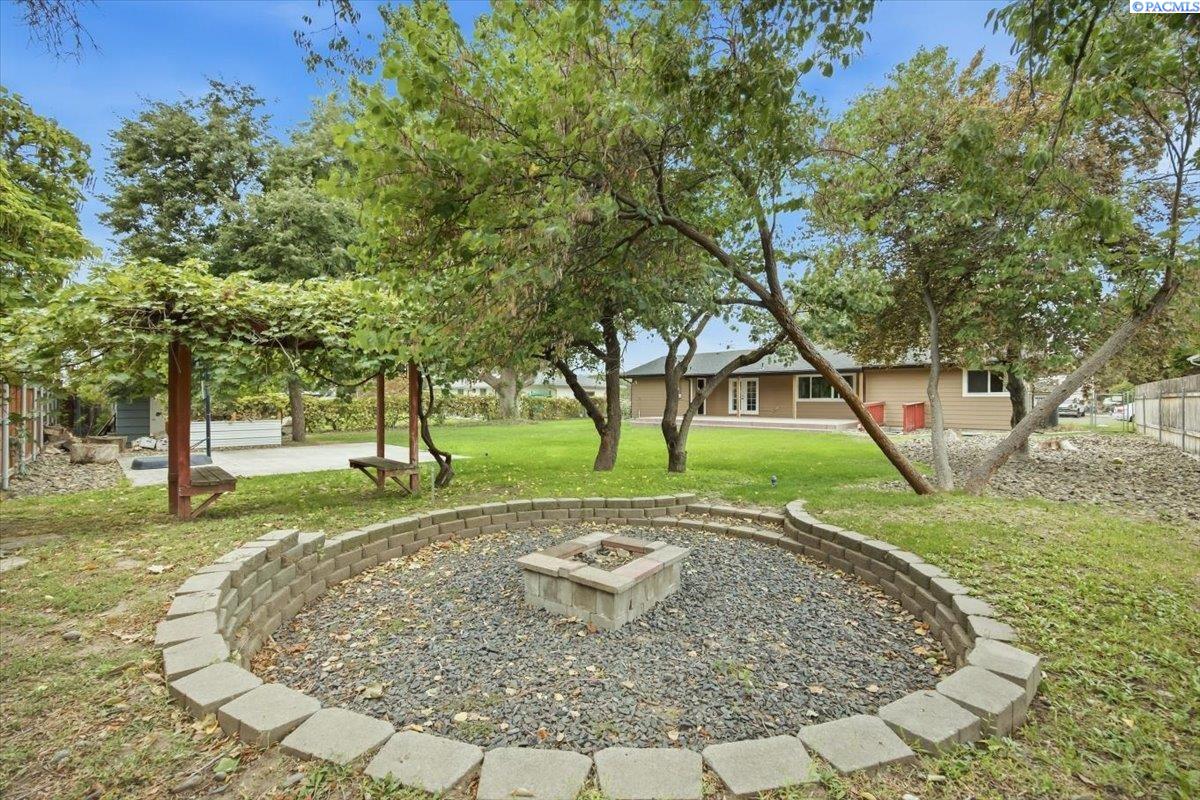 313 N Road 35, Pasco, WA 99301