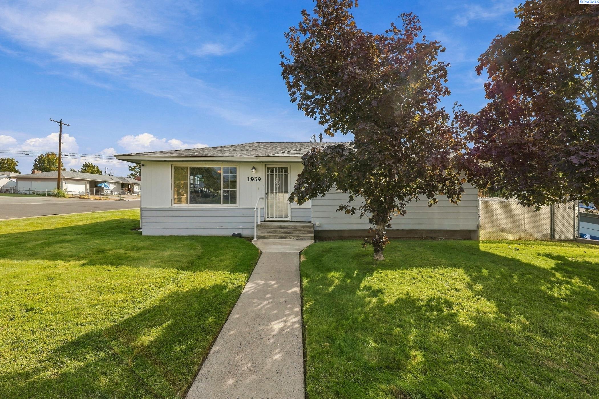 1939 N 18th Ave, Pasco, WA 99301