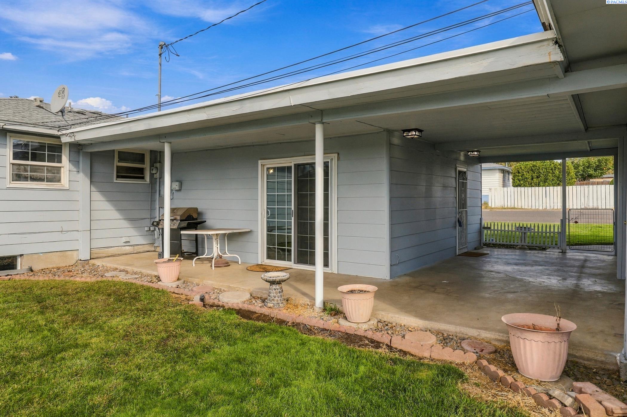 1939 N 18th Ave, Pasco, WA 99301