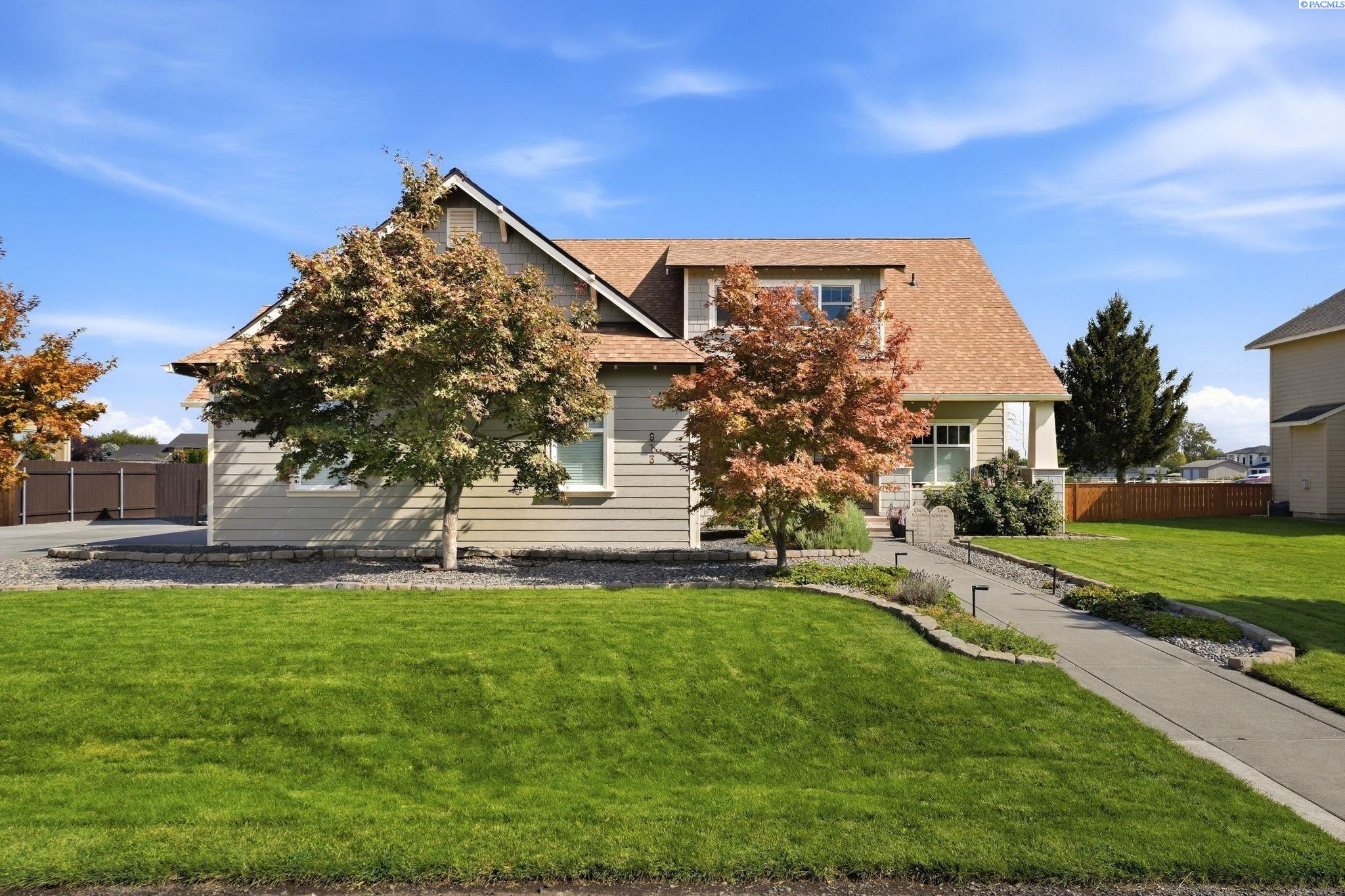913 Christopher Ln, Pasco, WA 99301-2068