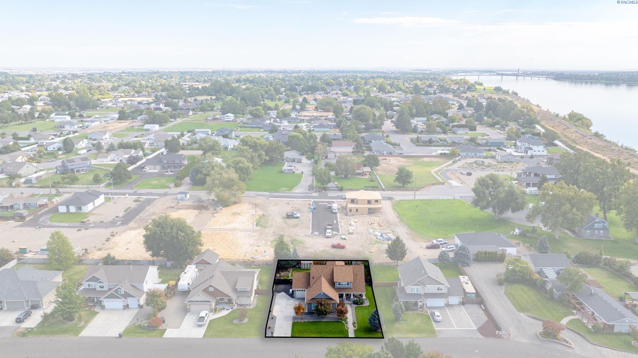 913 Christopher Ln, Pasco, WA 99301-2068