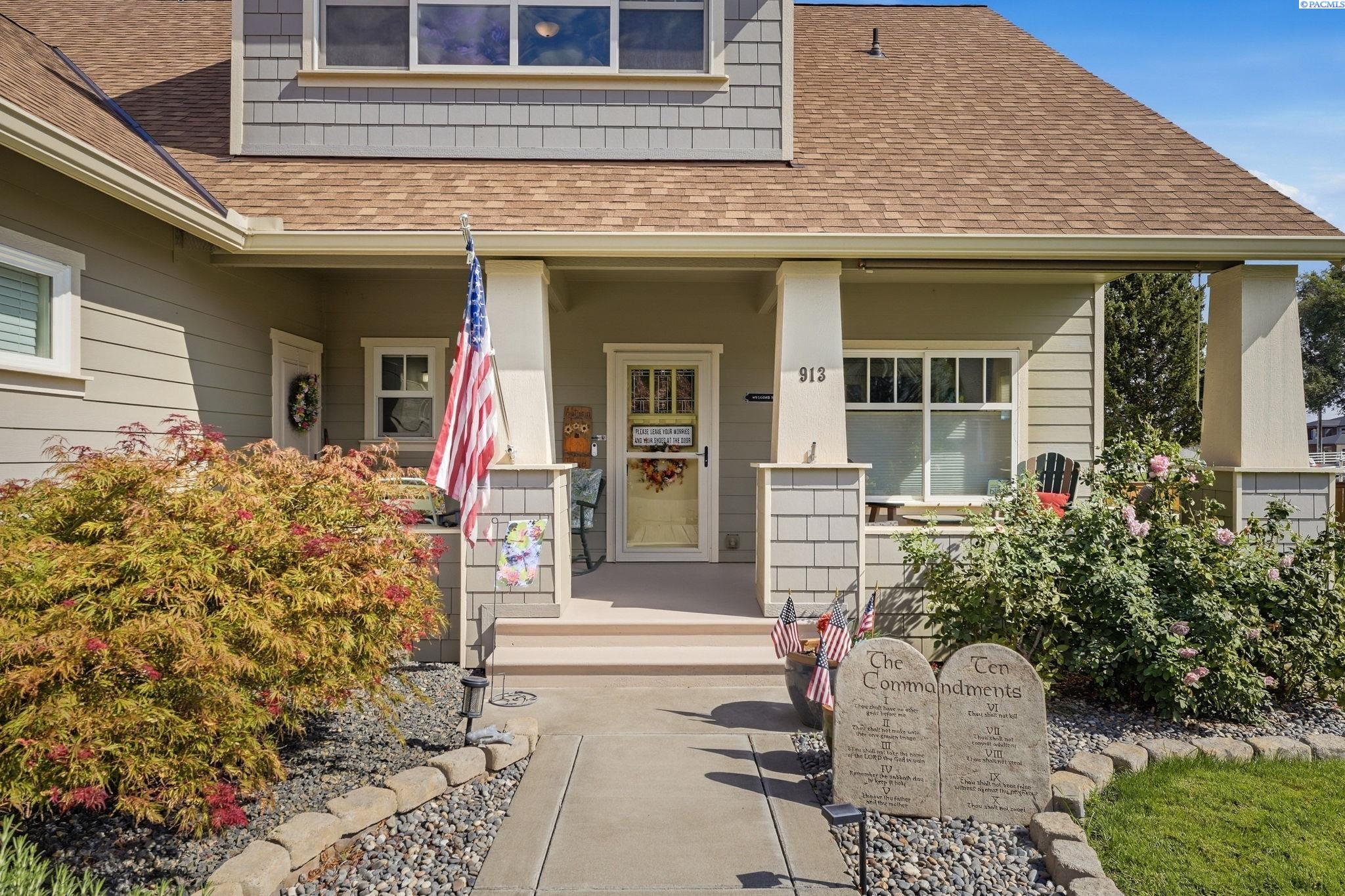 913 Christopher Ln, Pasco, WA 99301-2068