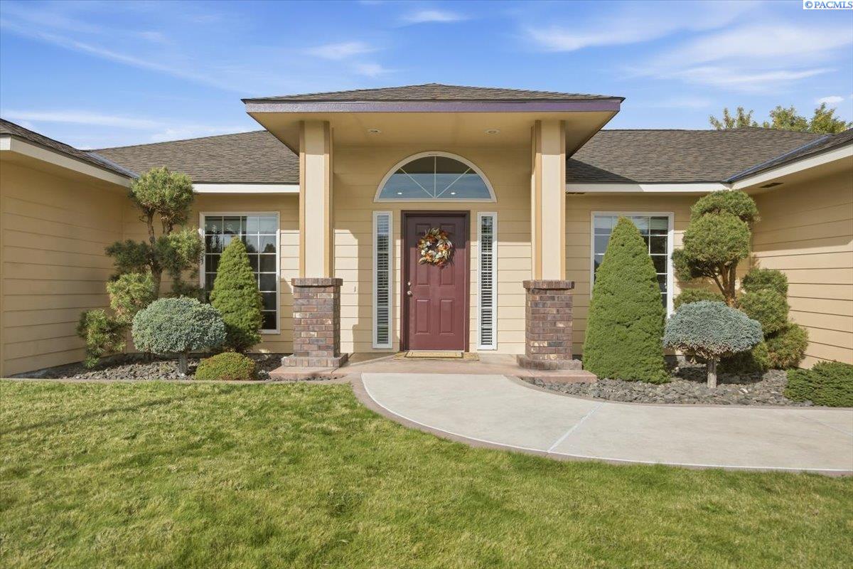 4504 Desert Cv, West Richland, WA 99353