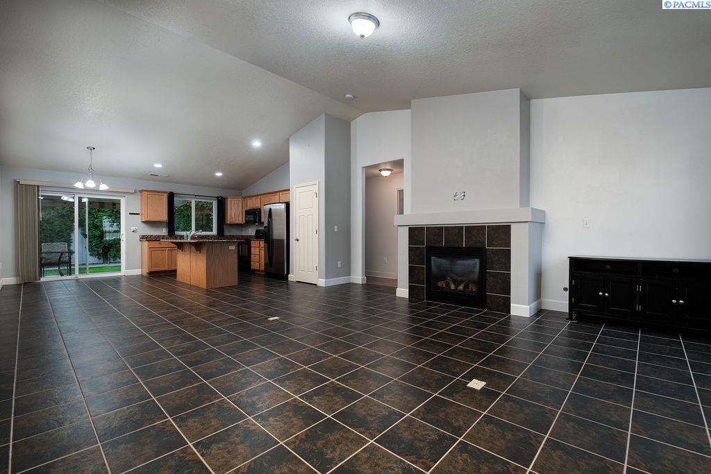 4412 Monterey Dr, Pasco, WA 99301