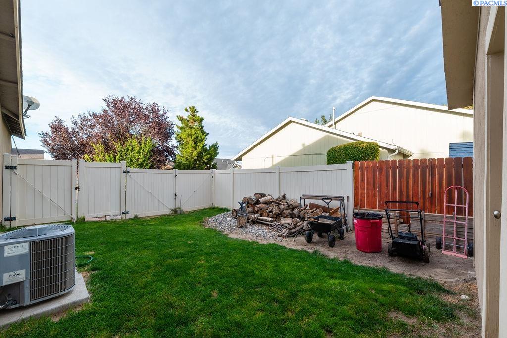 4412 Monterey Dr, Pasco, WA 99301