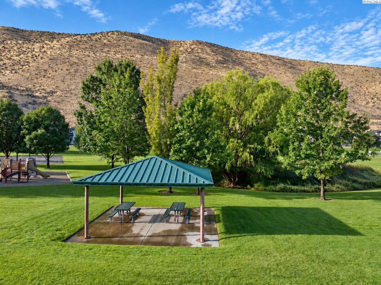 858 Rand Dr, Richland, WA 99352
