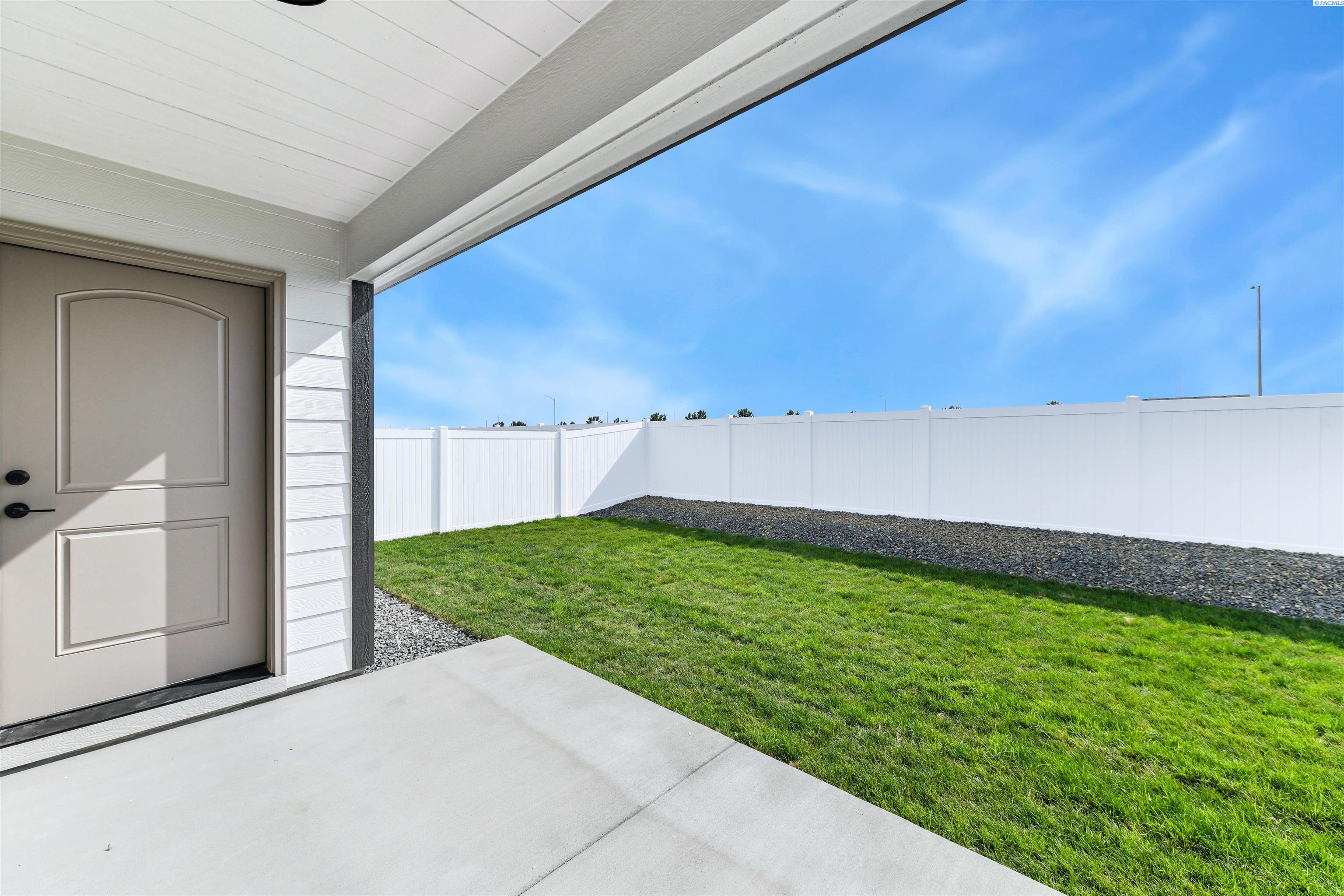 5824 Redtail Dr, Pasco, WA 99301
