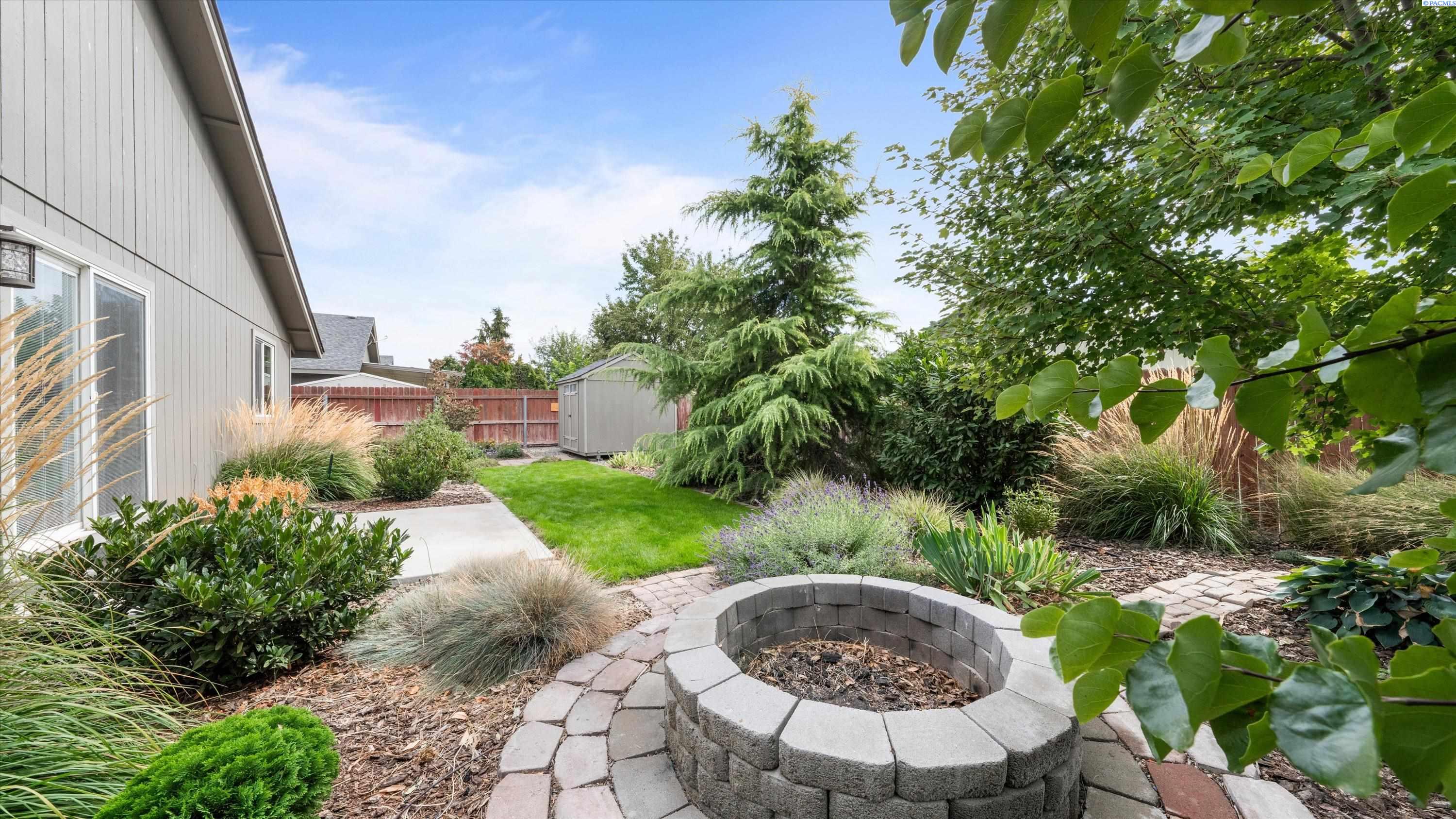 6704 Comiskey Dr, Pasco, WA 99301