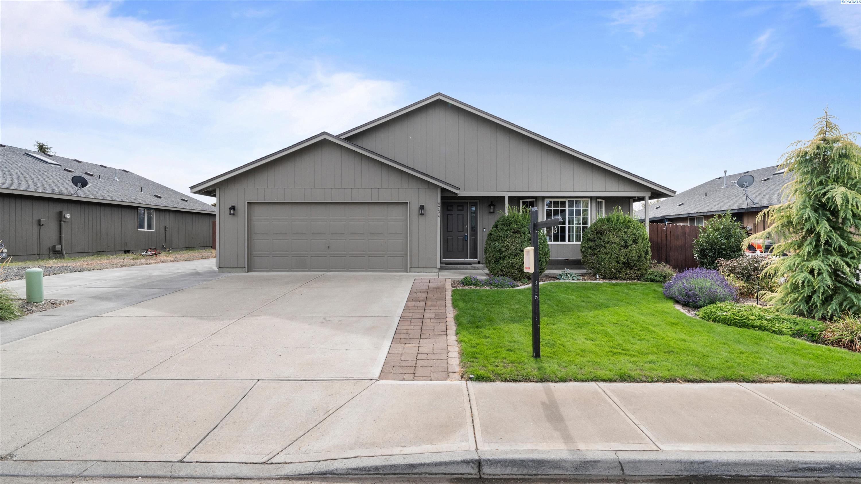 6704 Comiskey Dr, Pasco, WA 99301