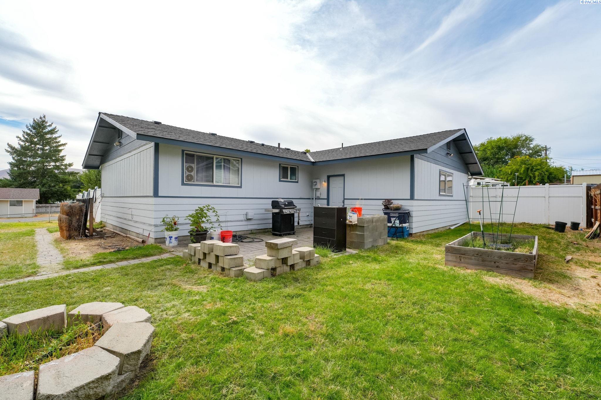 1200 13th St, Benton City, WA 99320