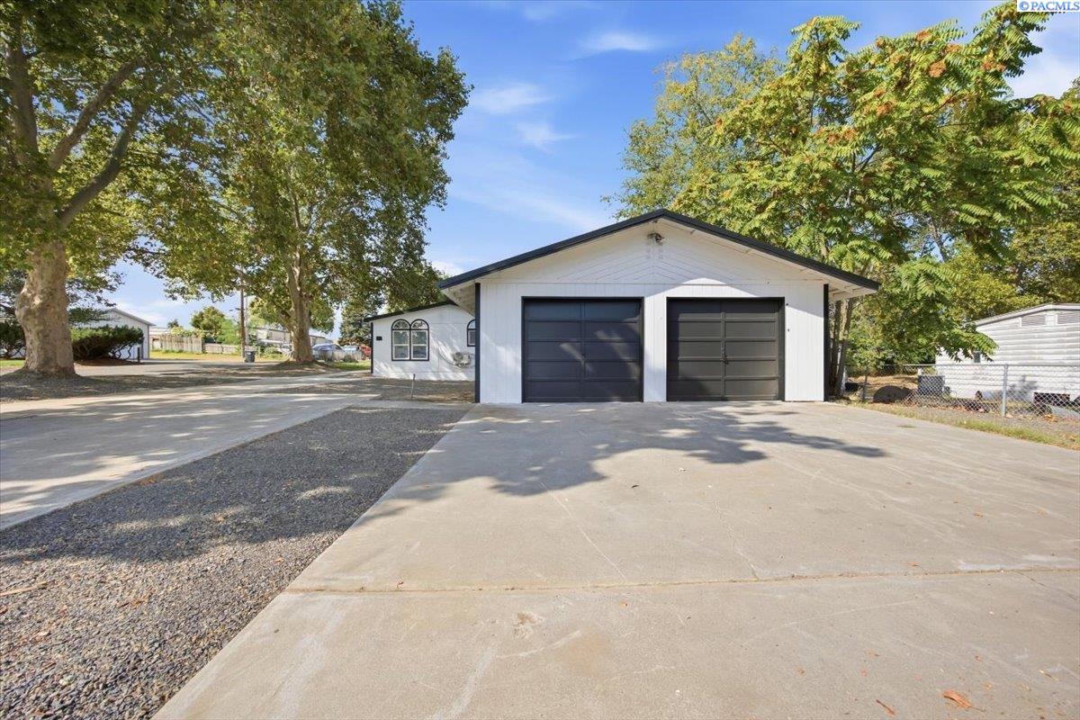 1003 N 61st Ave, West Richland, WA 99353