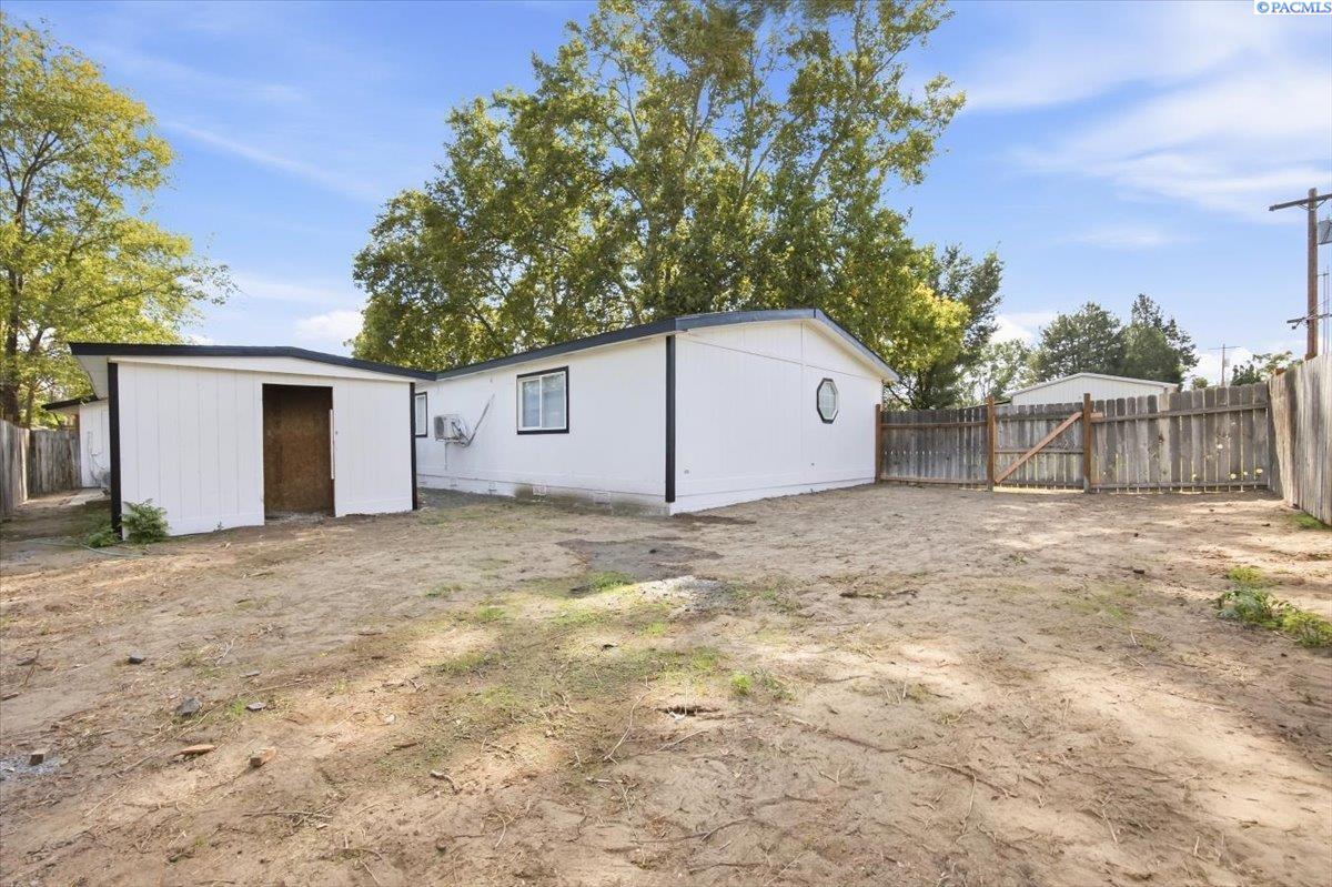 1003 N 61st Ave, West Richland, WA 99353