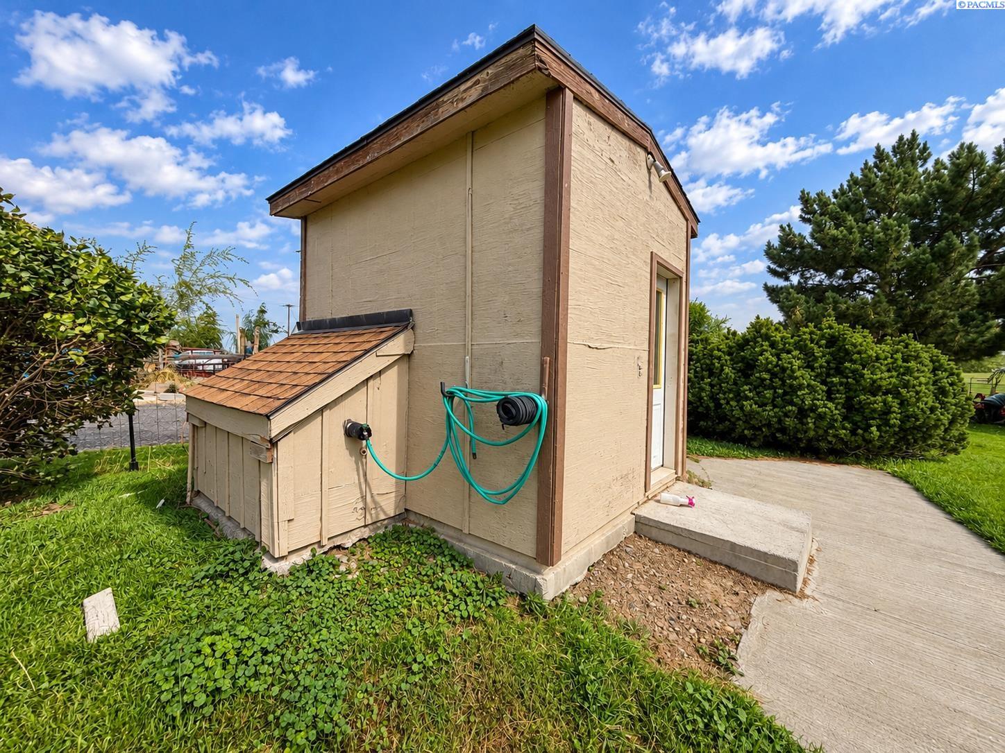 8305 S Missimer Rd, Prosser, WA 99350
