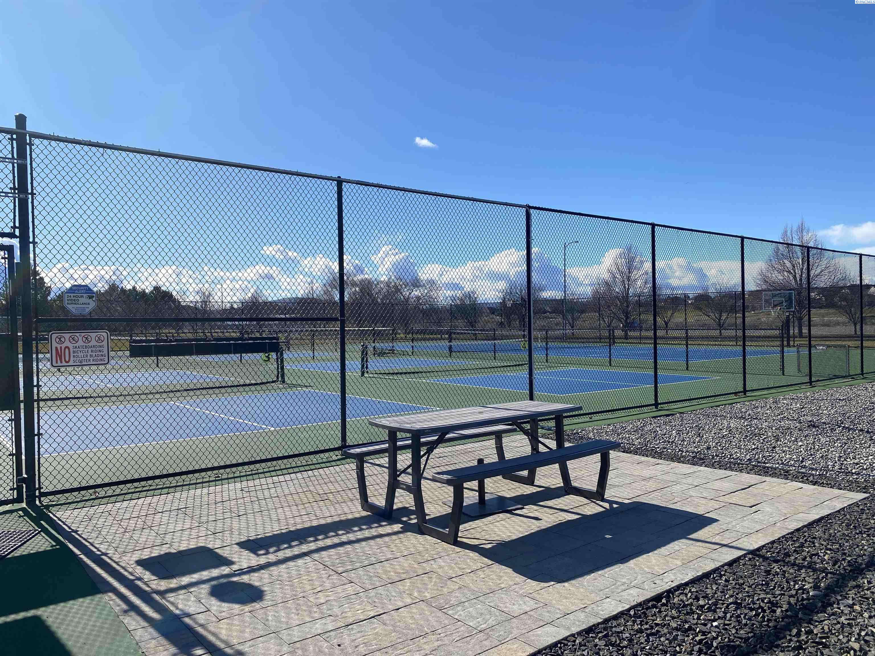 2665 Maidstone St, Richland, WA 99354-2192
