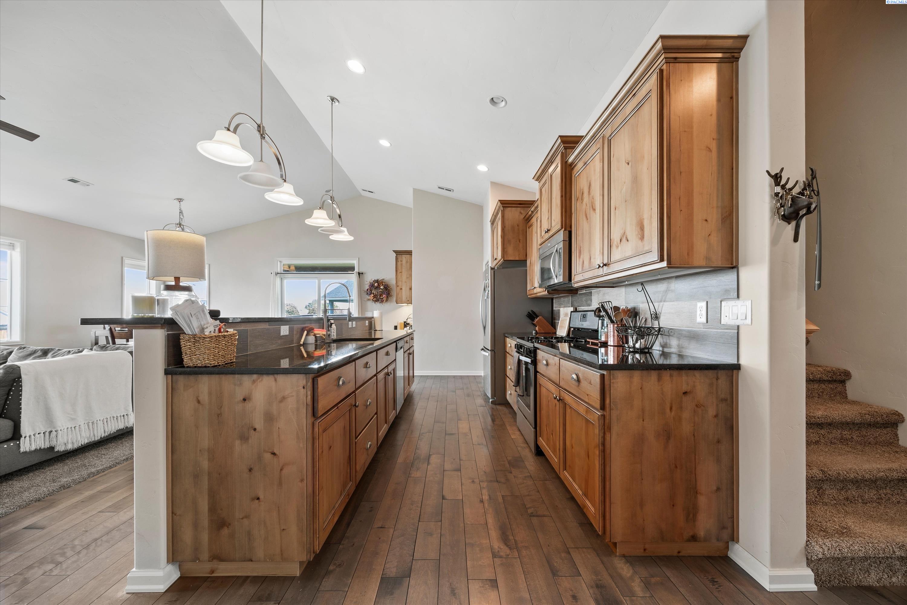 1327 N Oklahoma Pl, Kennewick, WA 99336