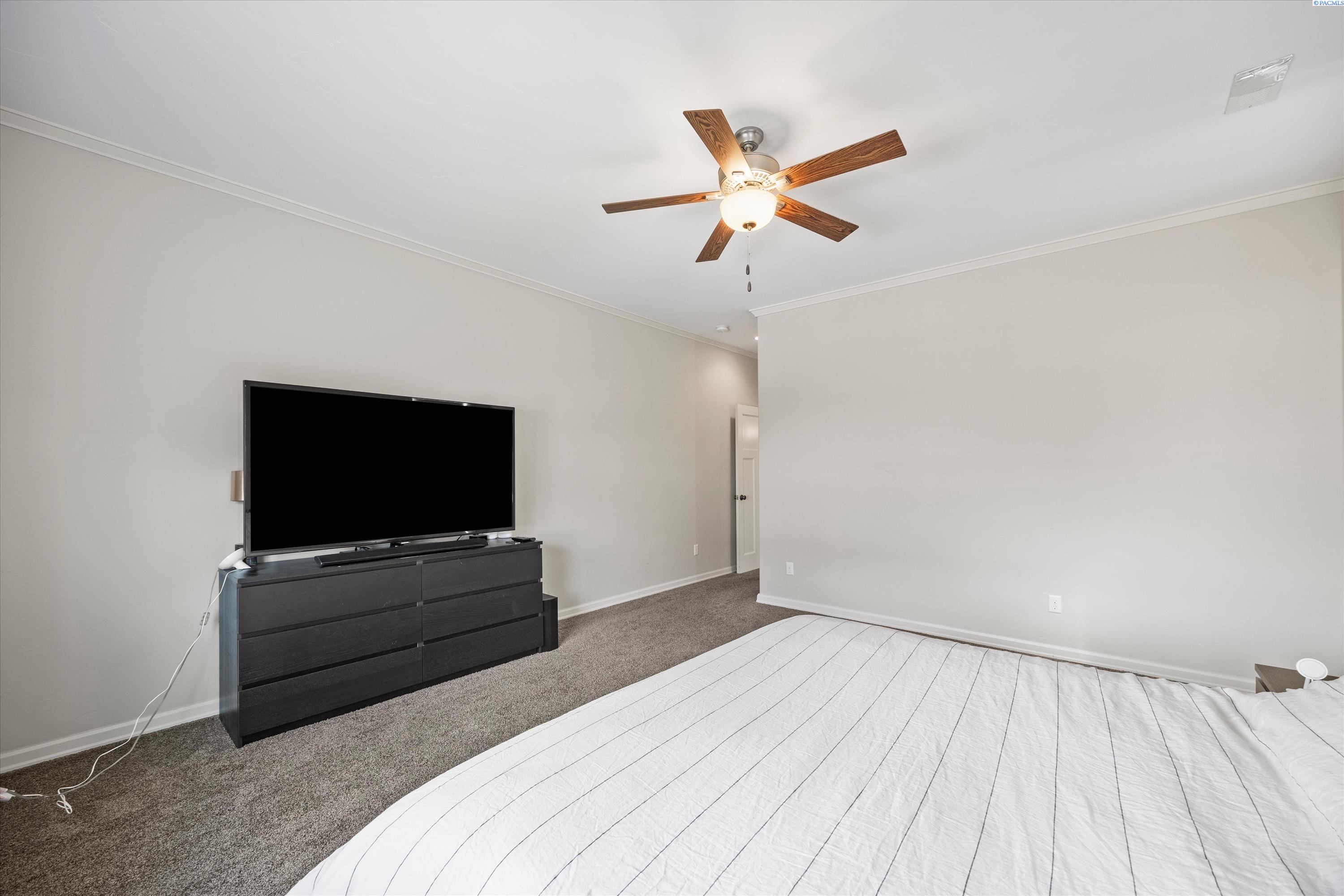 1327 N Oklahoma Pl, Kennewick, WA 99336
