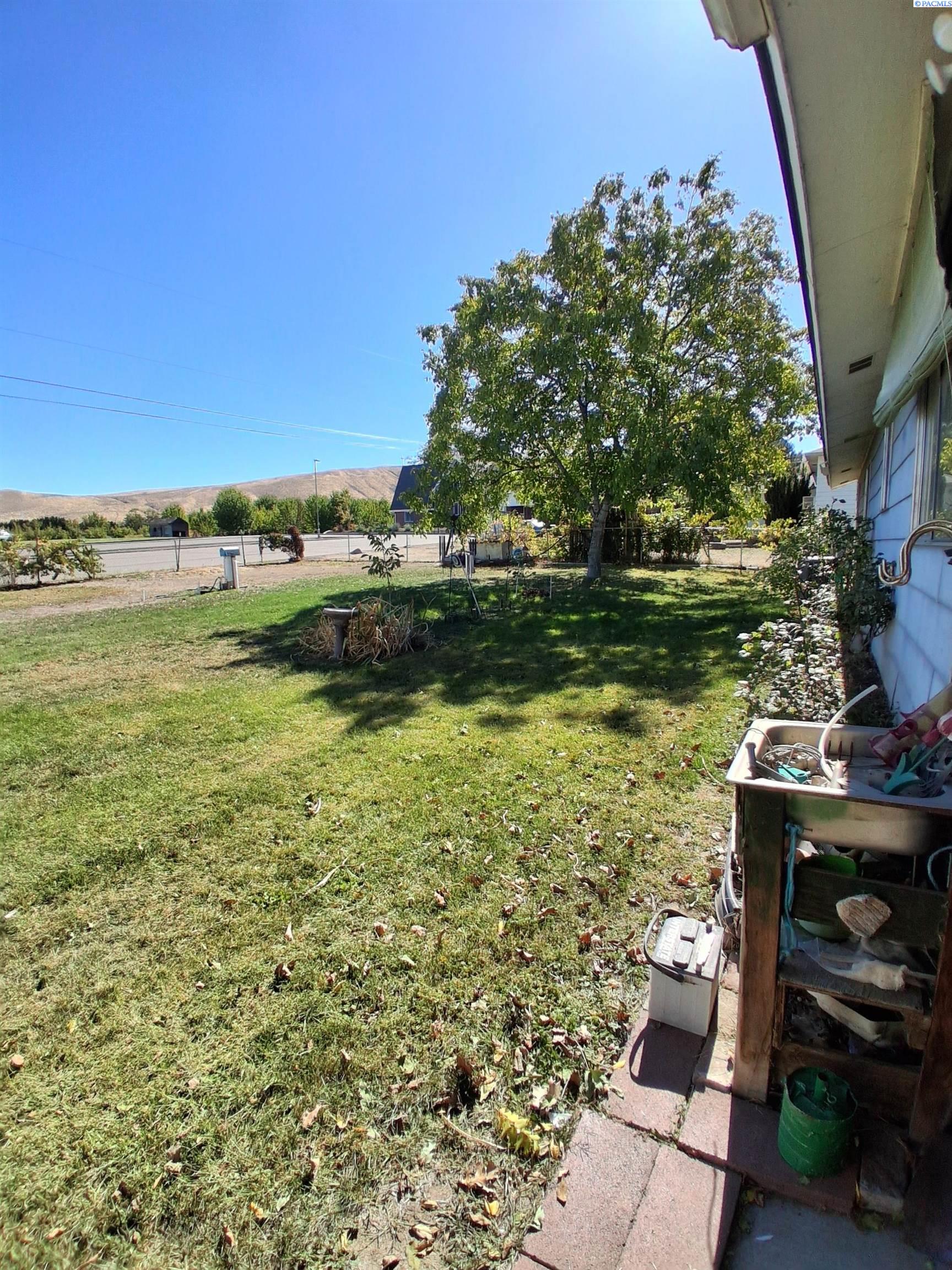 728 Ford St, Prosser, WA 99350