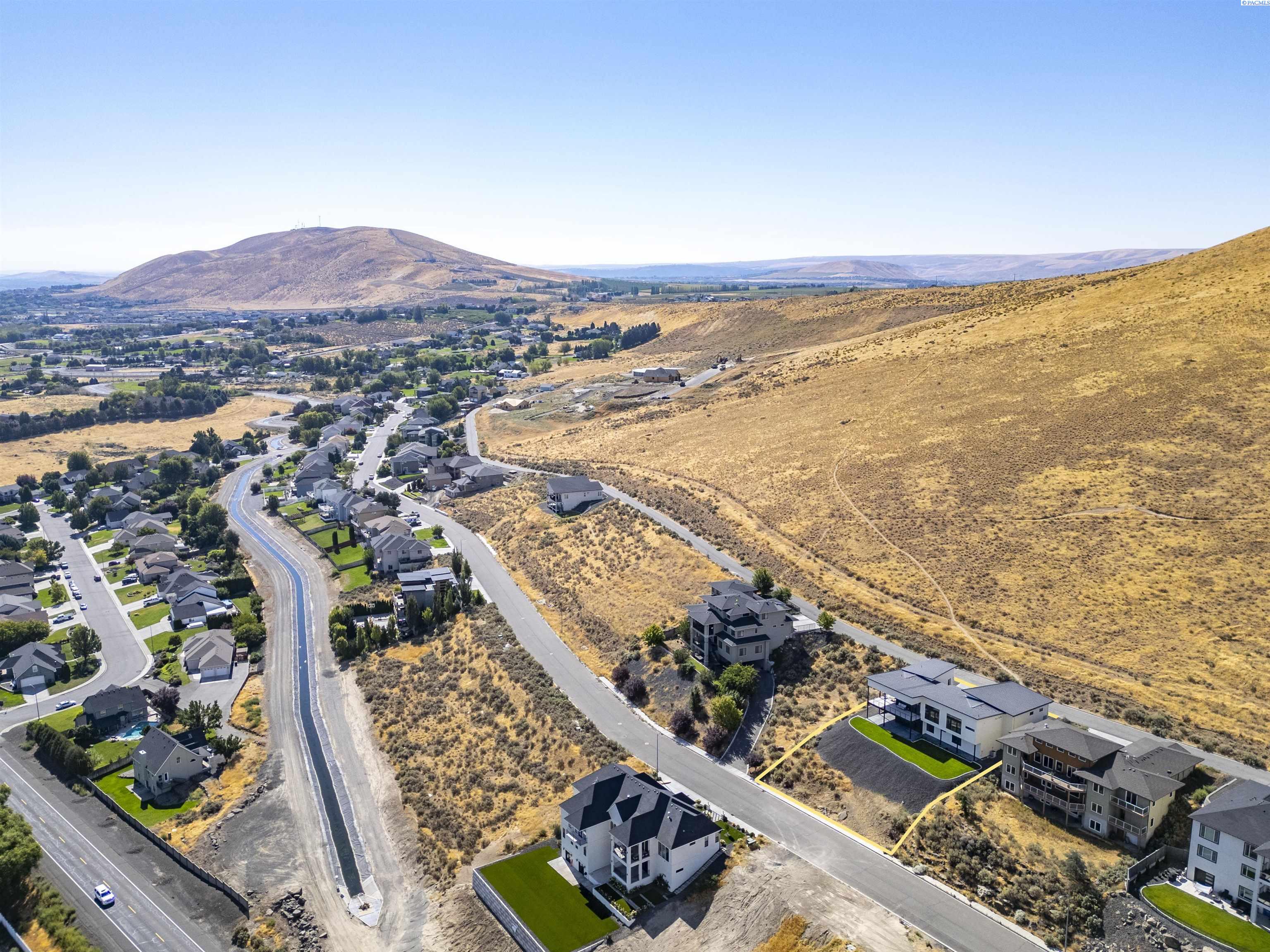 5411 Hershey Ln, West Richland, WA 99353
