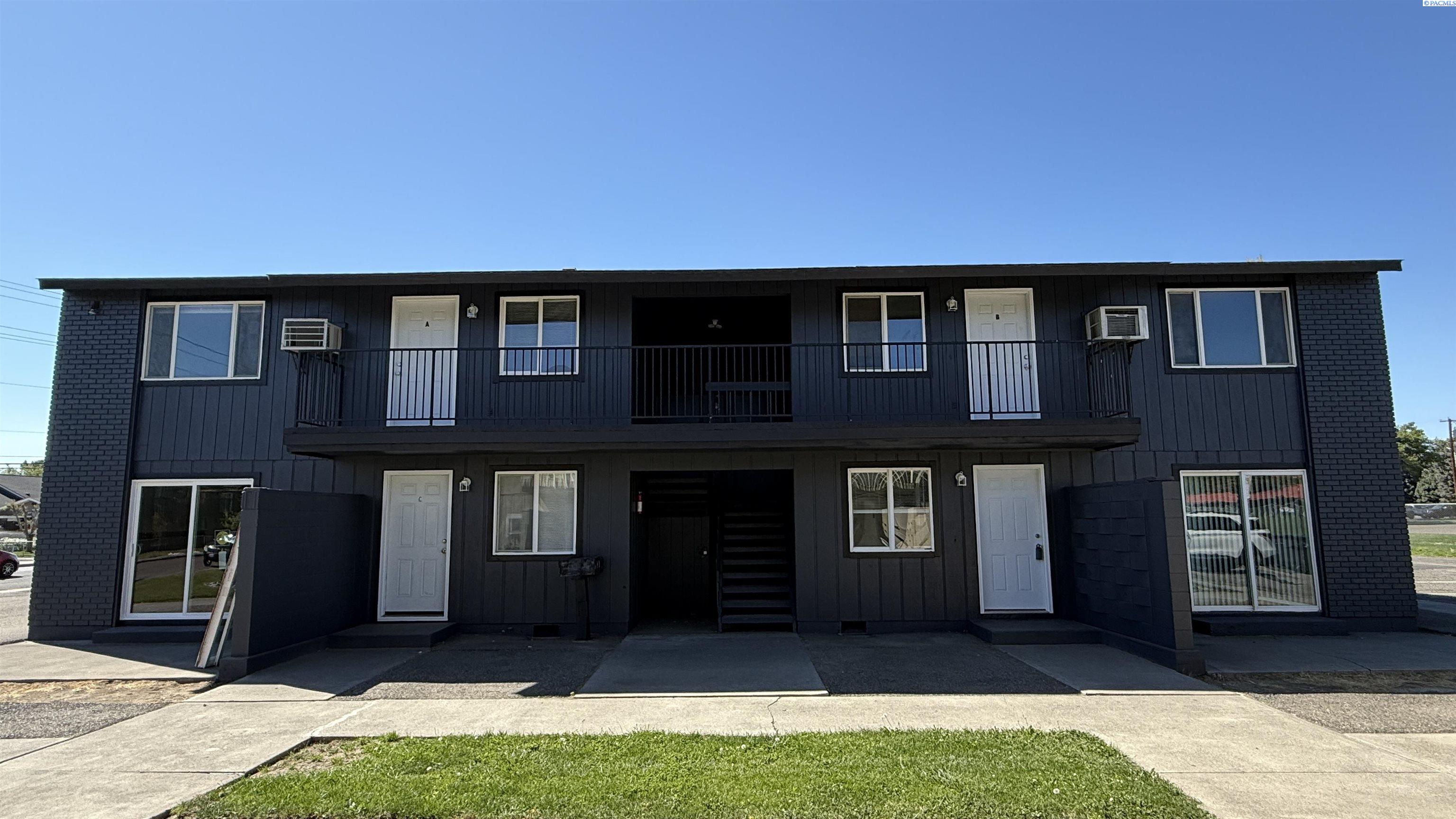 2029 W Pearl St, Pasco, WA 99301
