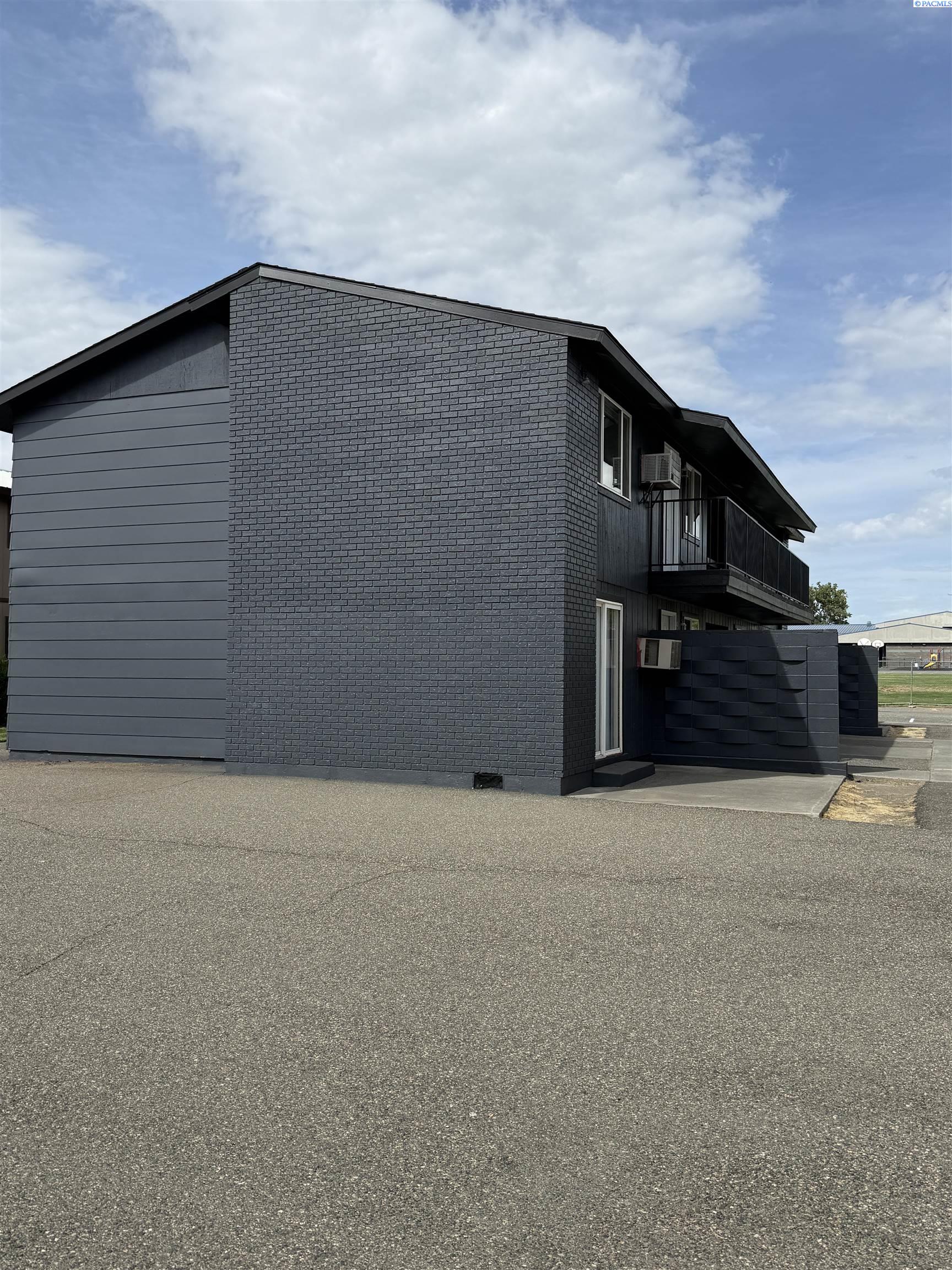2029 W Pearl St, Pasco, WA 99301