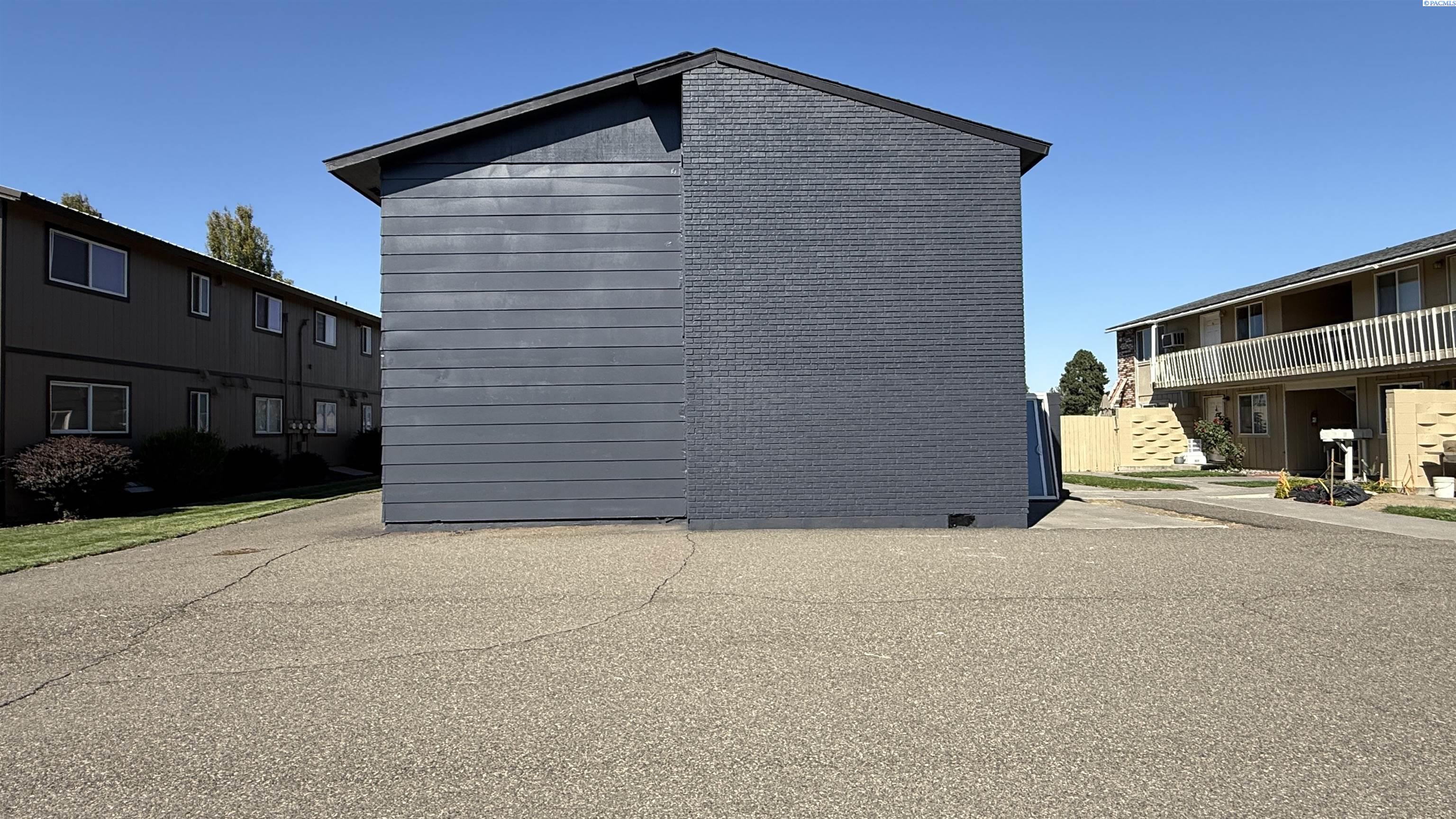 2029 W Pearl St, Pasco, WA 99301