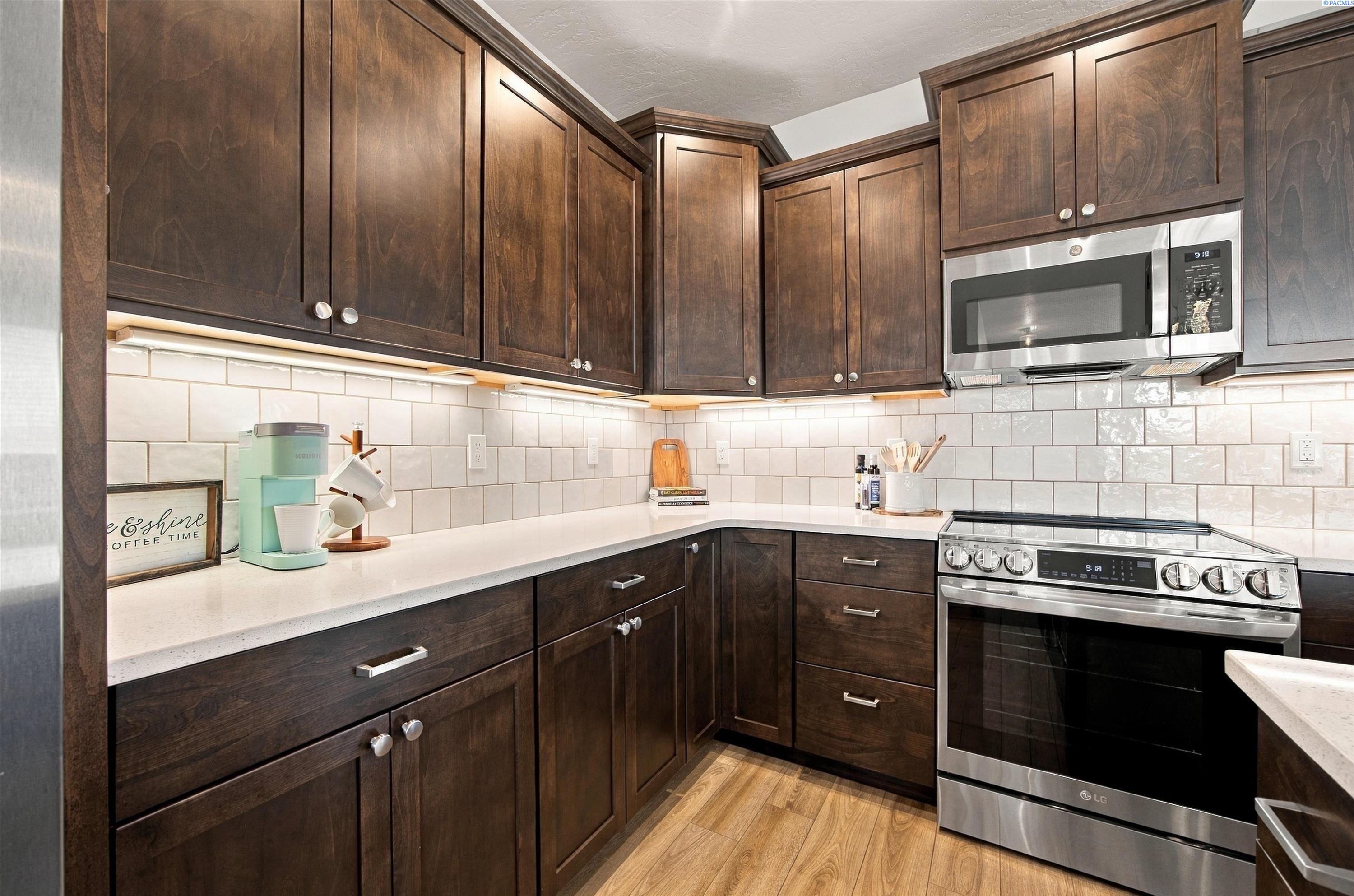 3668 S Van Buren St, Kennewick, WA 99338