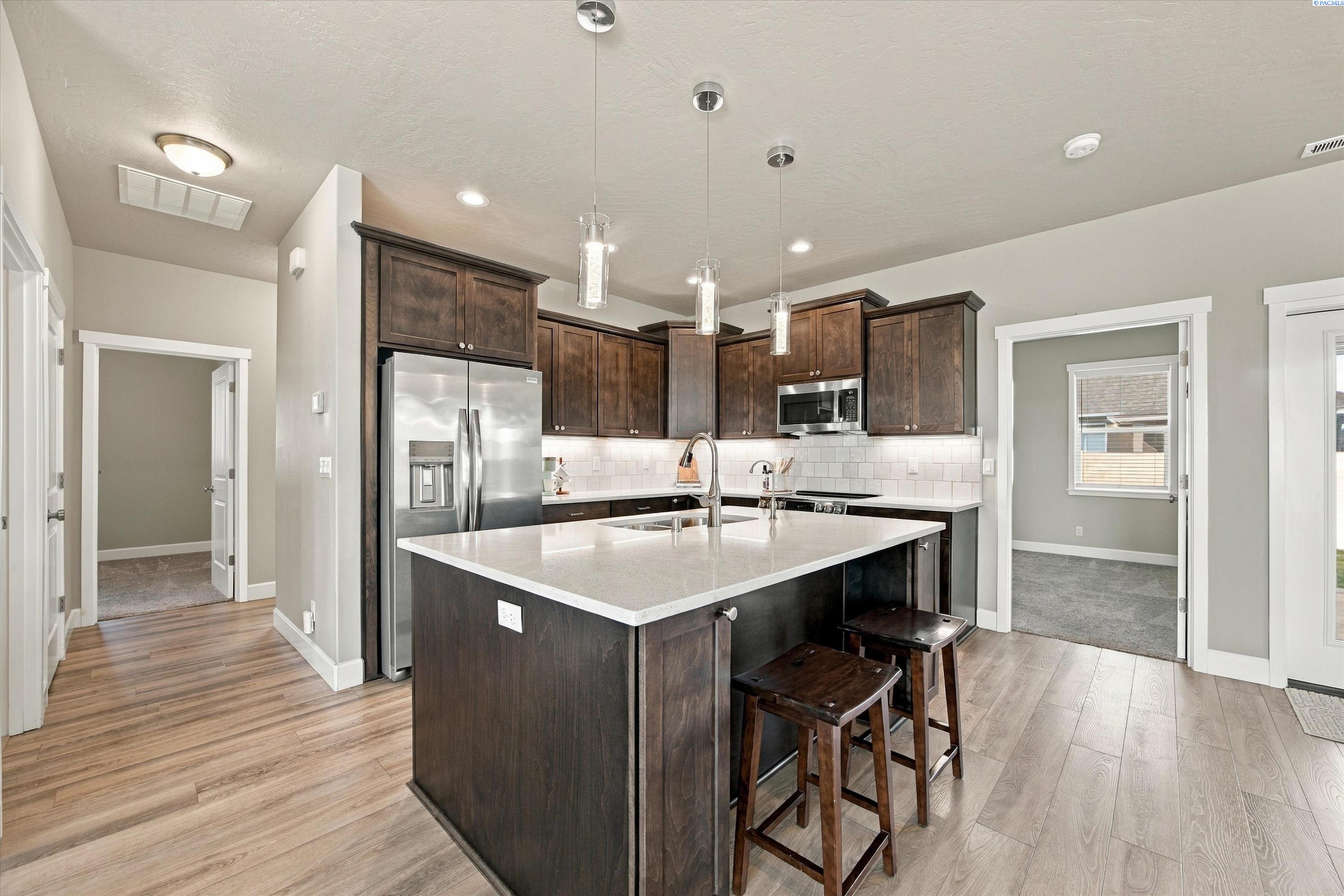 3668 S Van Buren St, Kennewick, WA 99338
