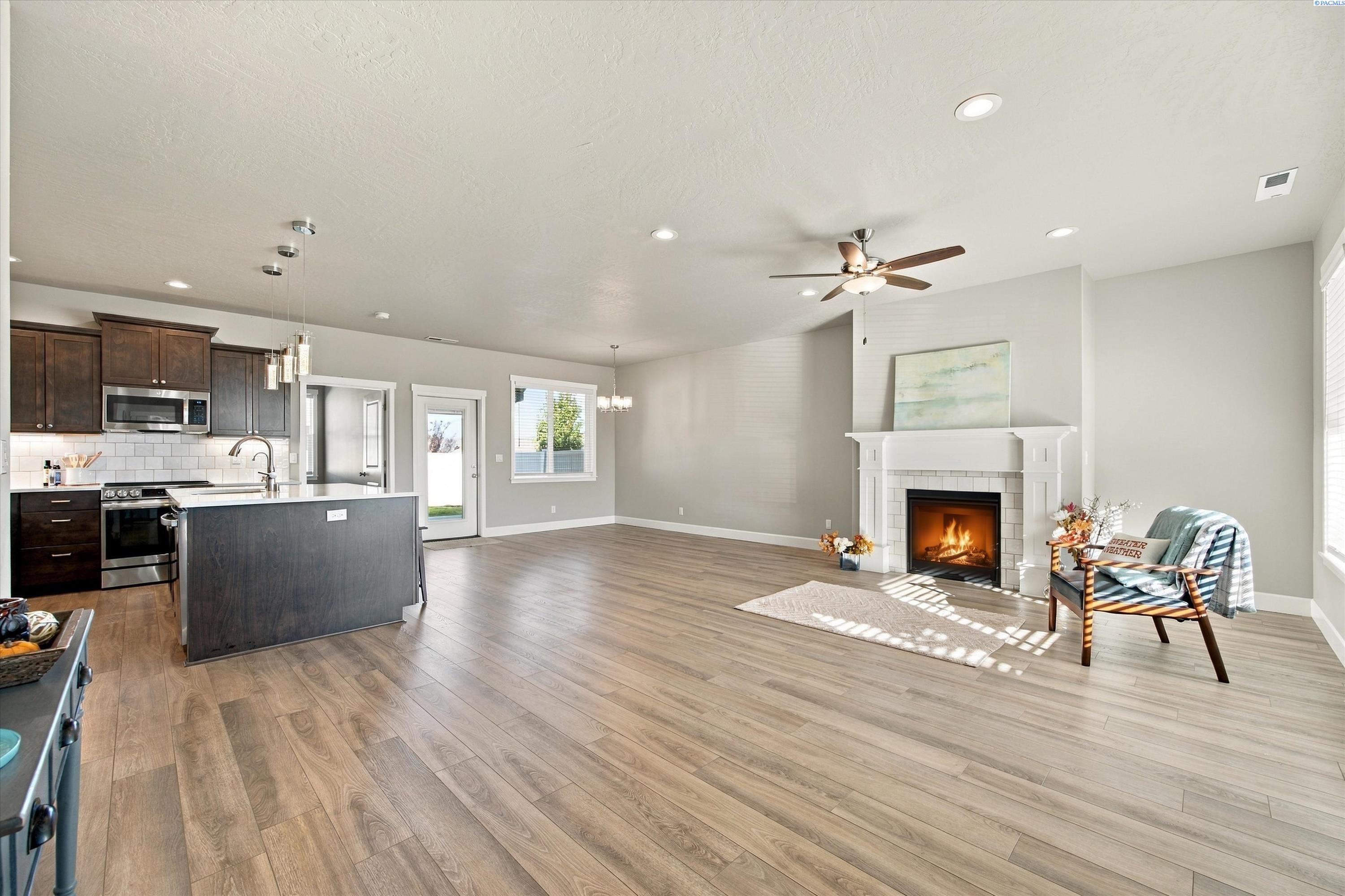 3668 S Van Buren St, Kennewick, WA 99338