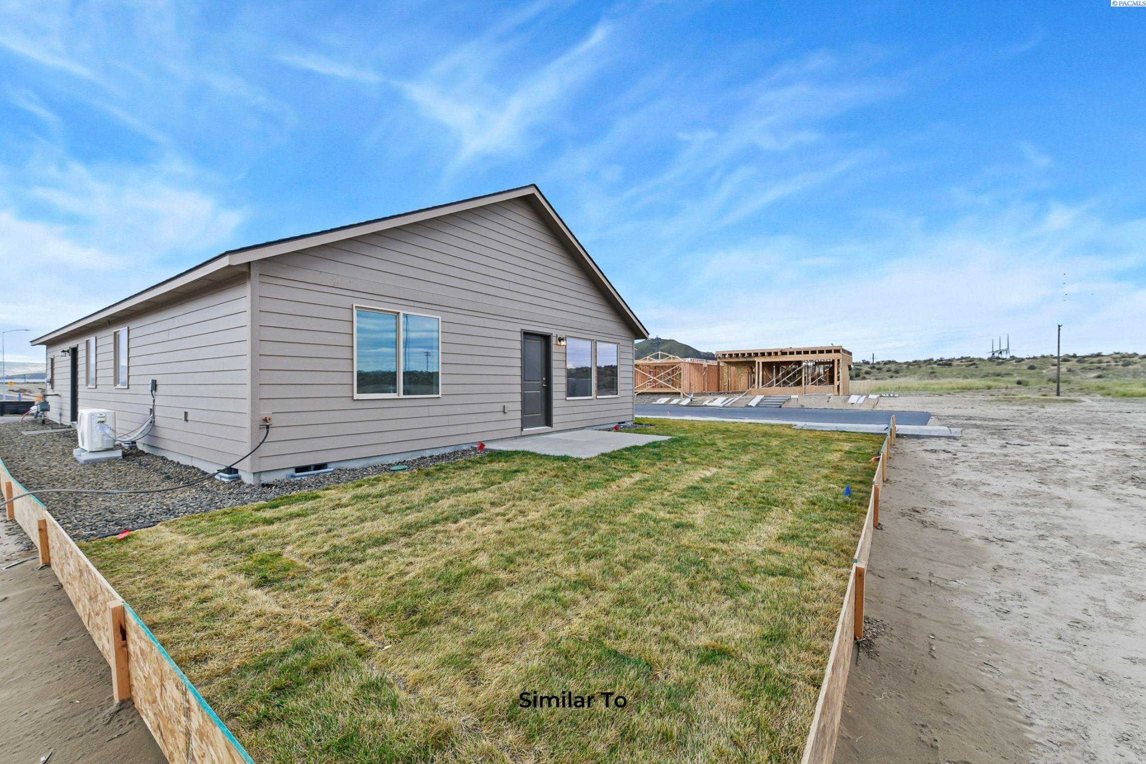 751 Honeylicious St, Richland, WA 99352