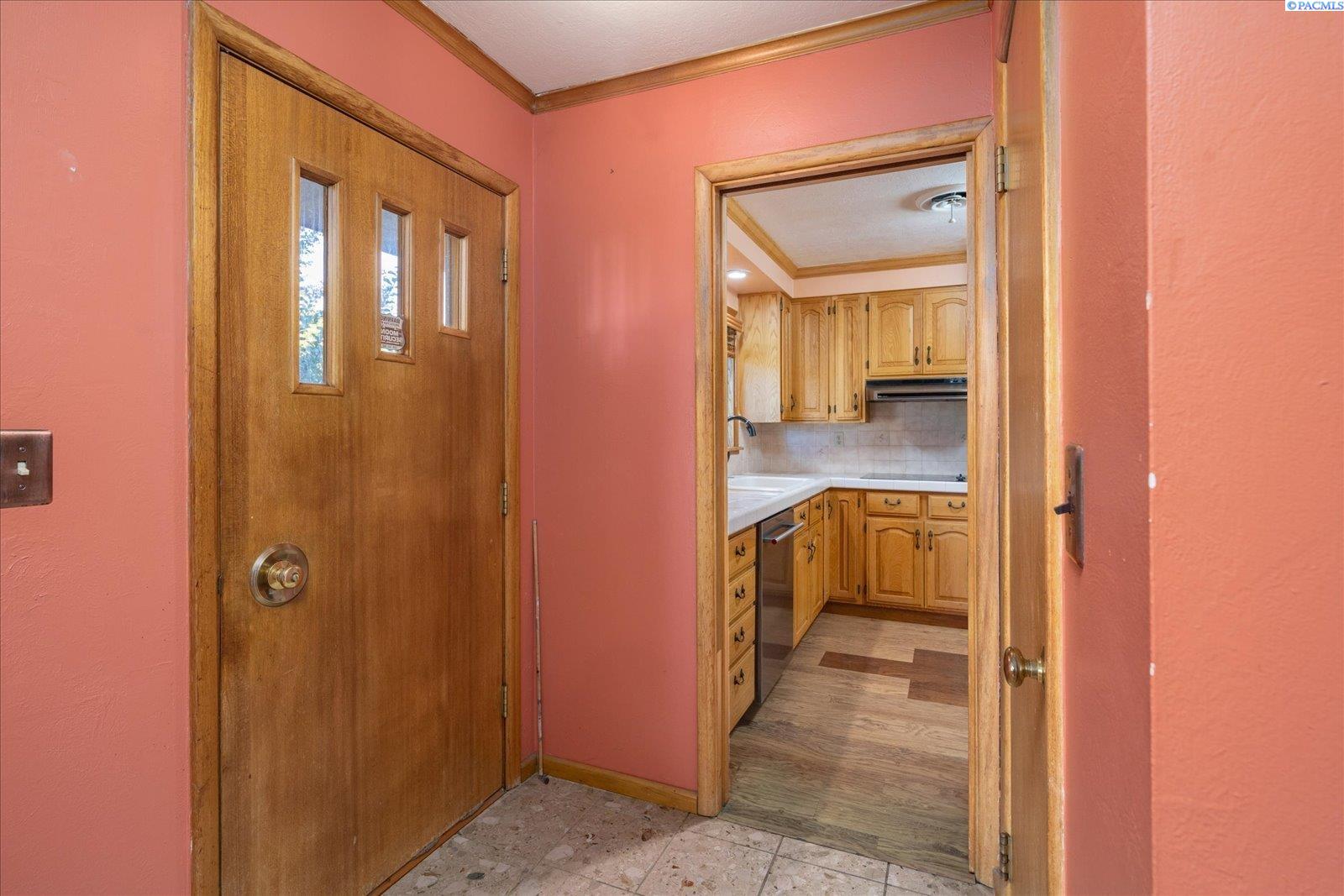 1723 W 7th Pl, Kennewick, WA 99336