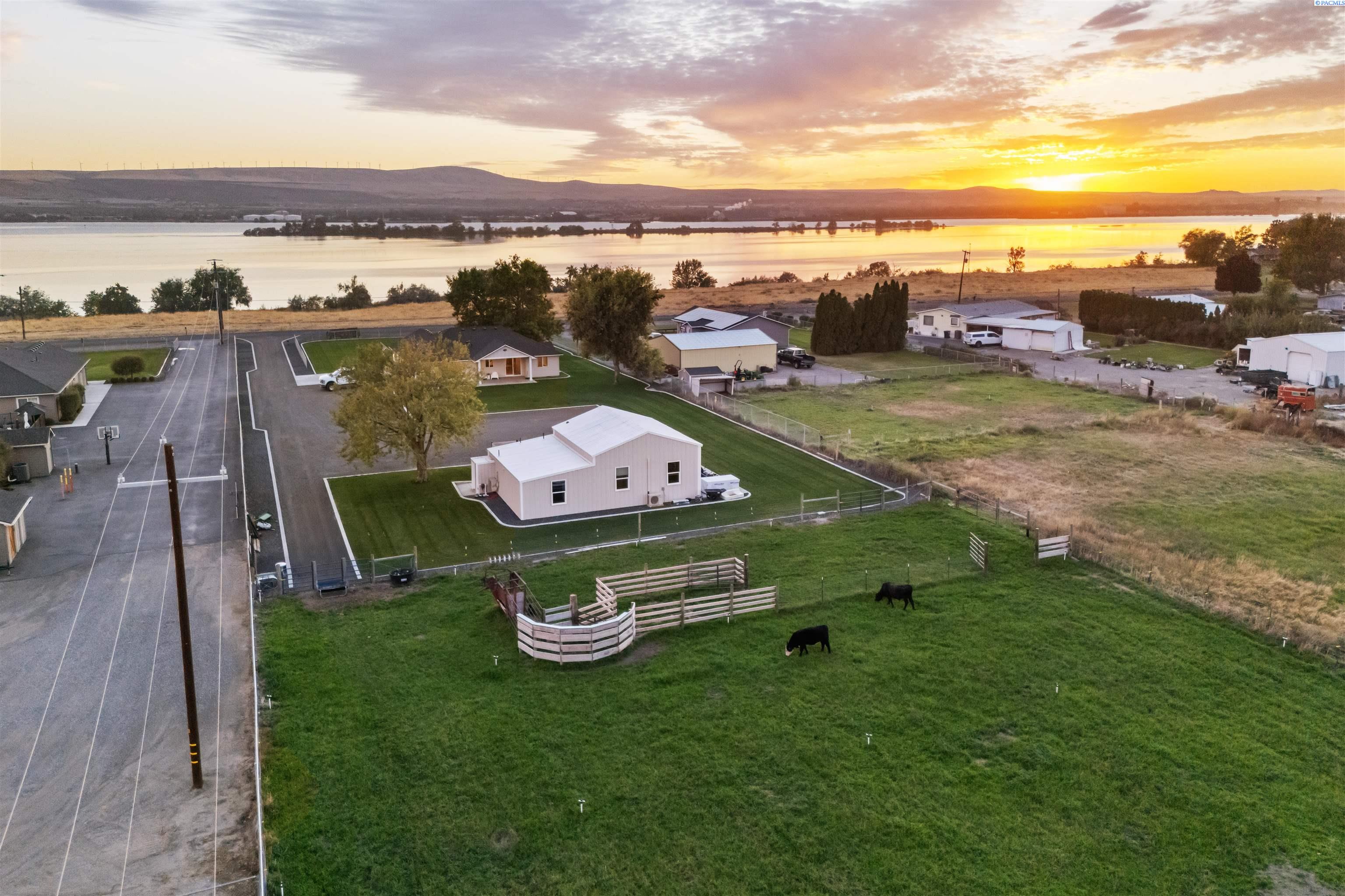 2467 Hanson Loop, Burbank, WA 99323