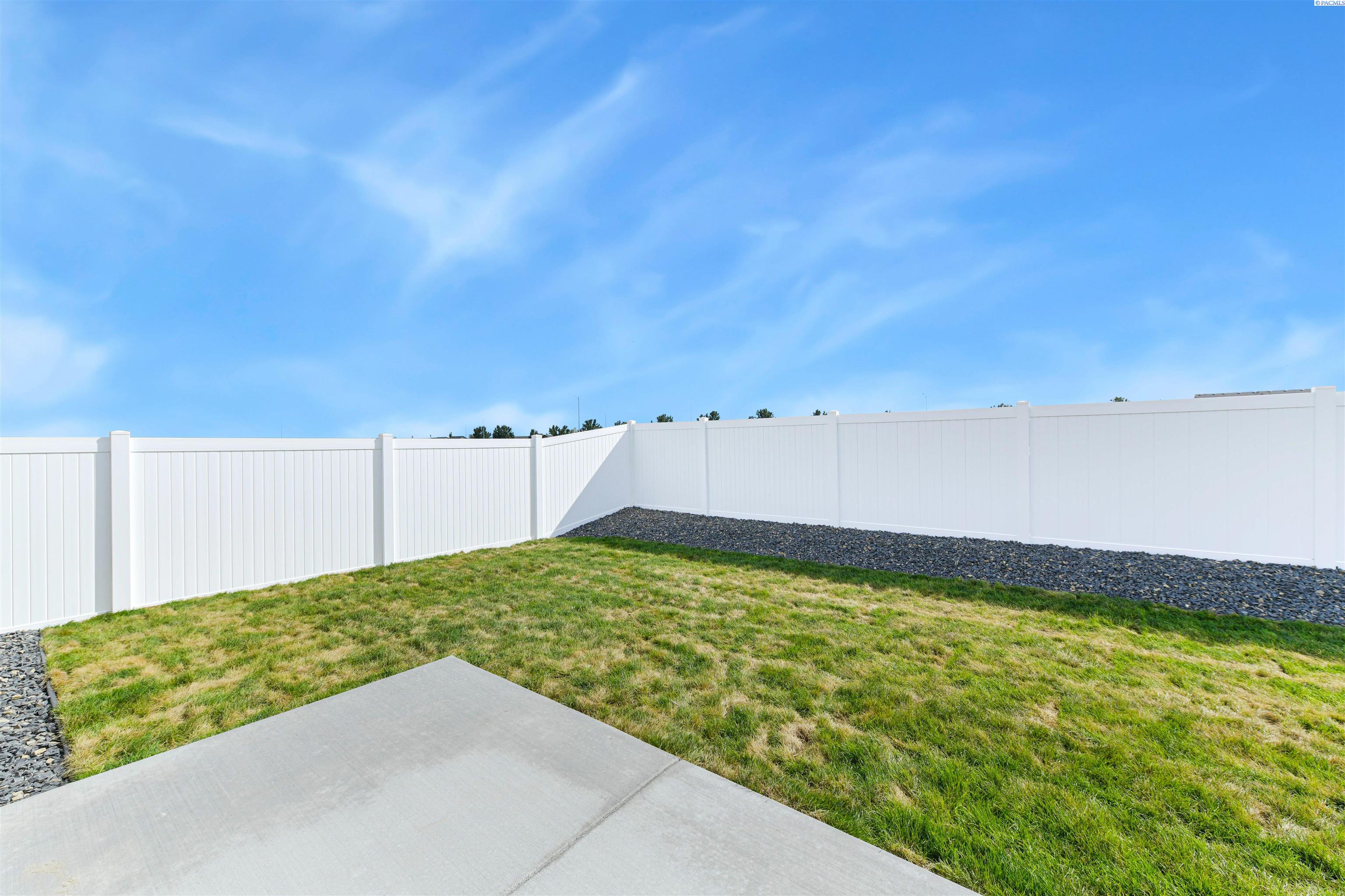 5820 Redtail Dr, Pasco, WA 99301