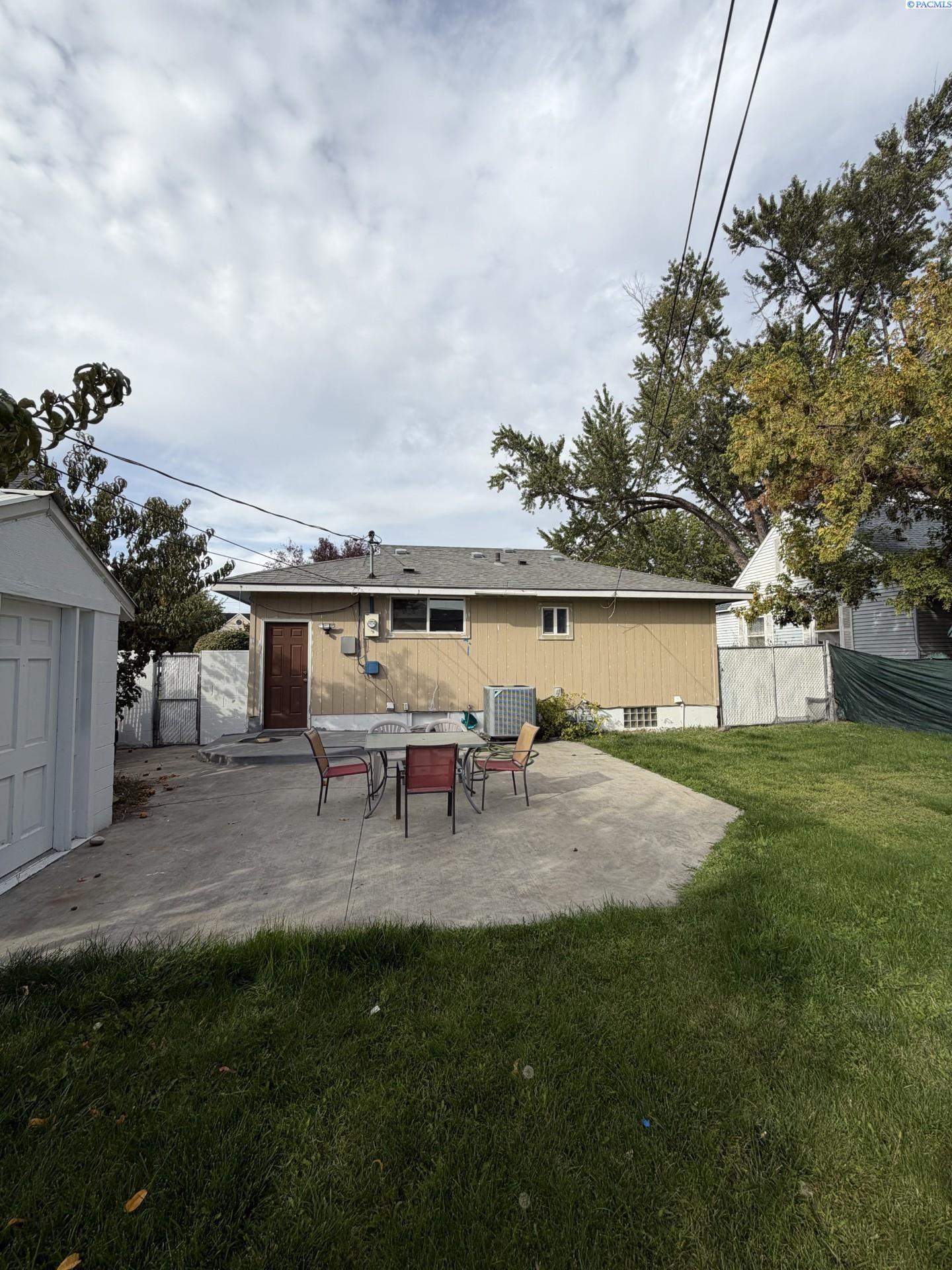 1824 W Hopkins St, Pasco, WA 99301