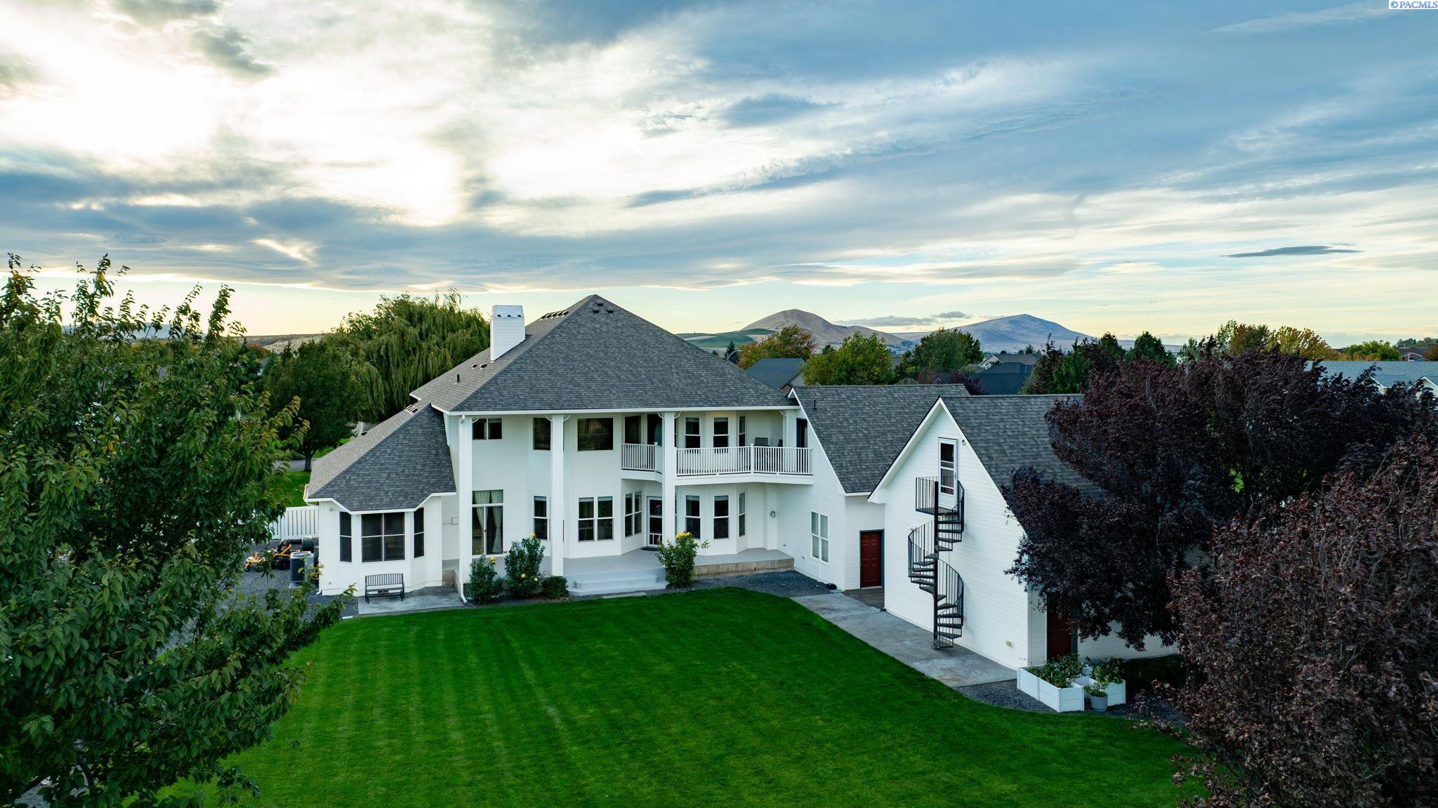 5601 Glenbrook Loop, West Richland, WA 99353