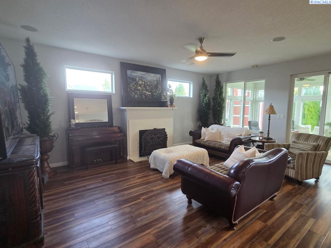 6311 Landsdowne Ct, Pasco, WA 99301